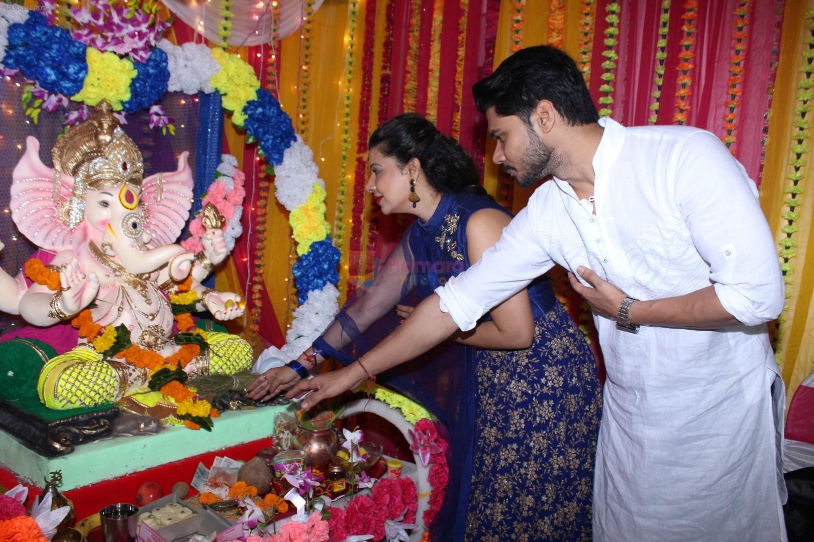 Sambhavna Seth & Avinash Dwivedi Celebrating Ganpati Chaturthi Festival At Home on 25th Aug 2017