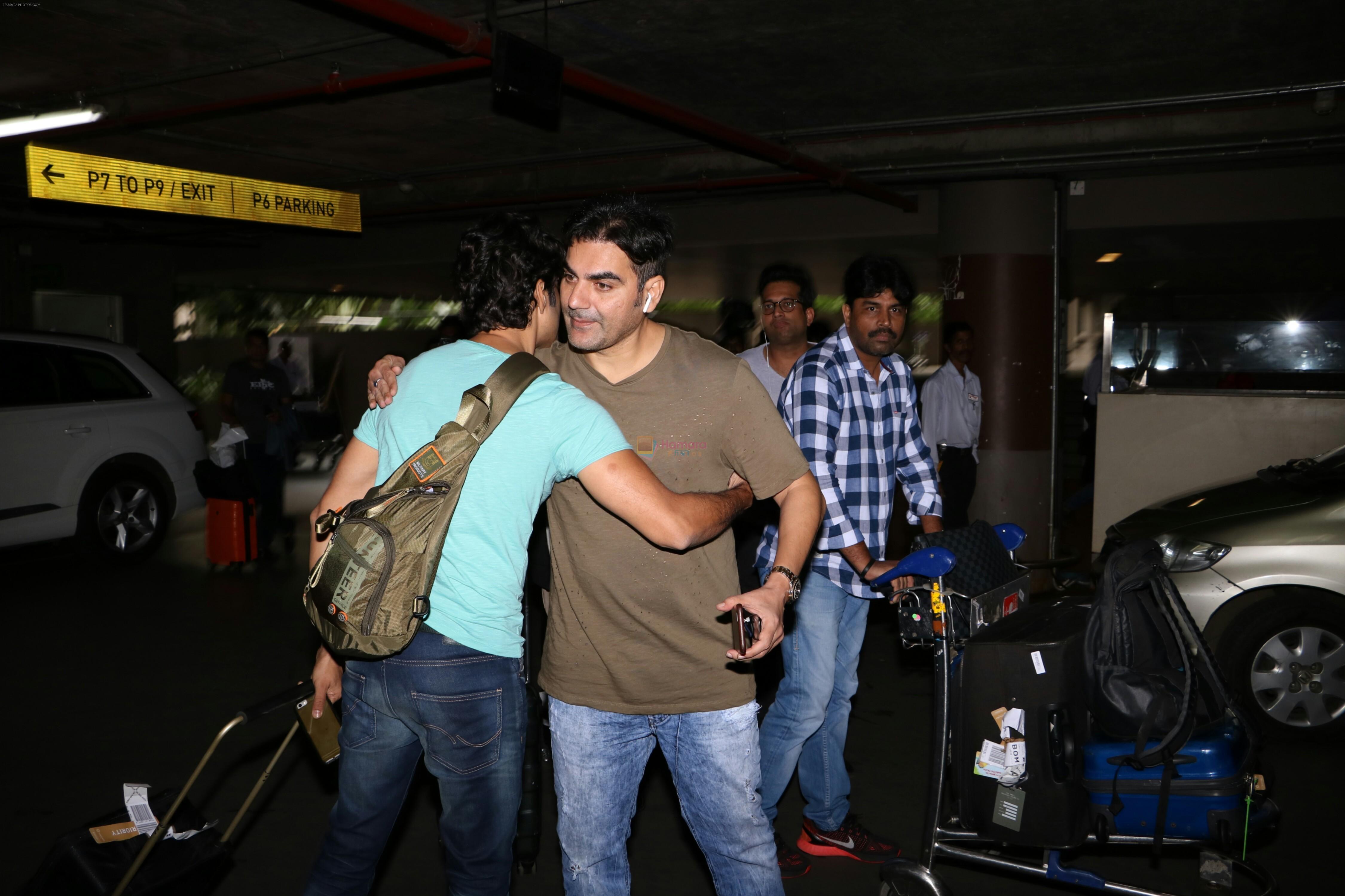 Arbaaz Khan, Rajeev Khandelwal Spotted At Airport on 1st sept 2017