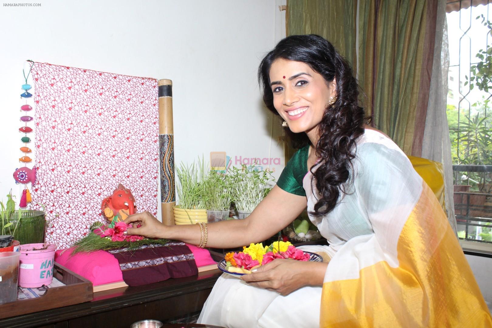 Sonali Kulkarni's Ganpati Darshan At her Residence on 2nd Sept 2017