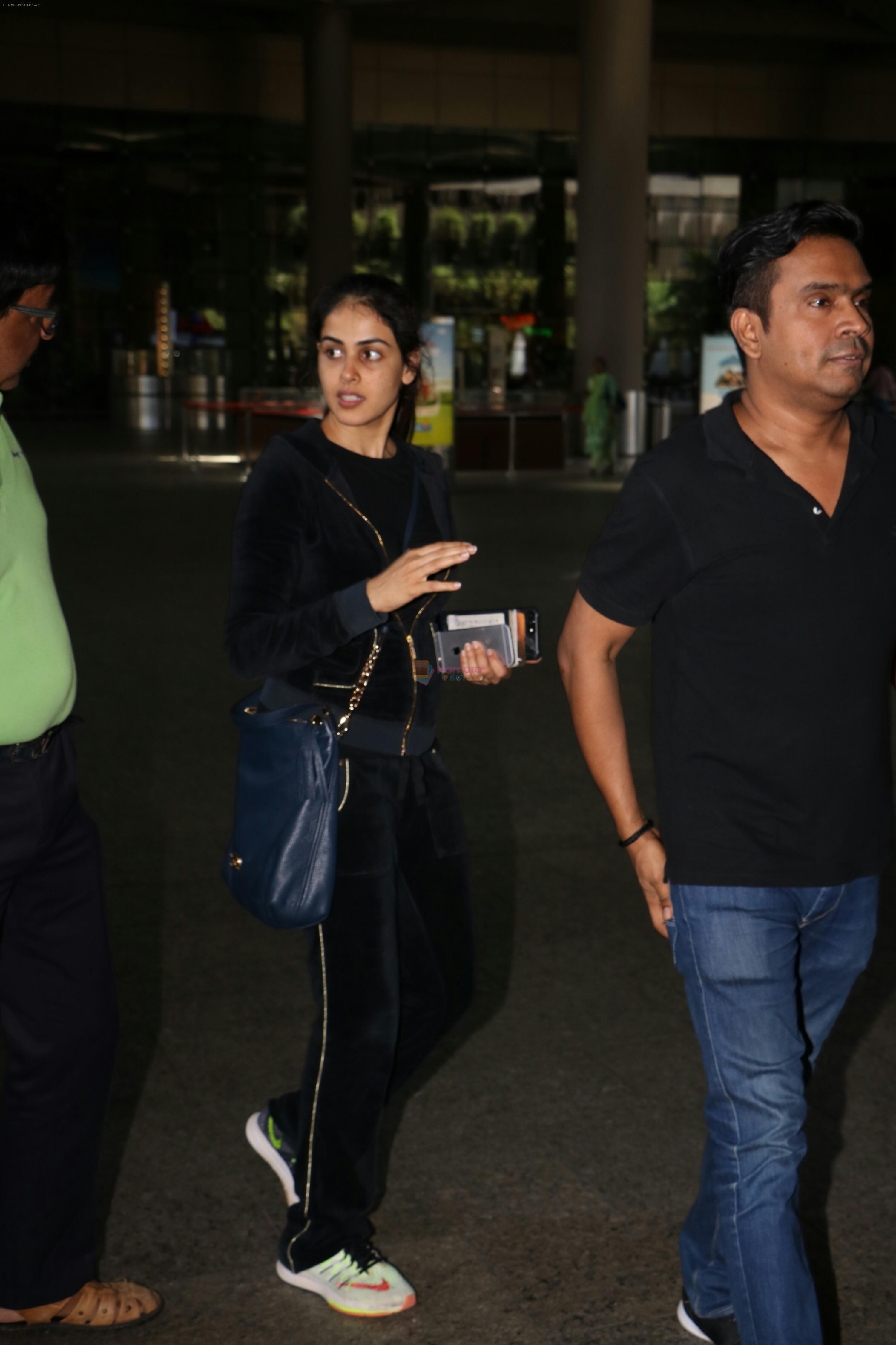 Genelia D'souza Spotted At Airport on 4th Sept 2017