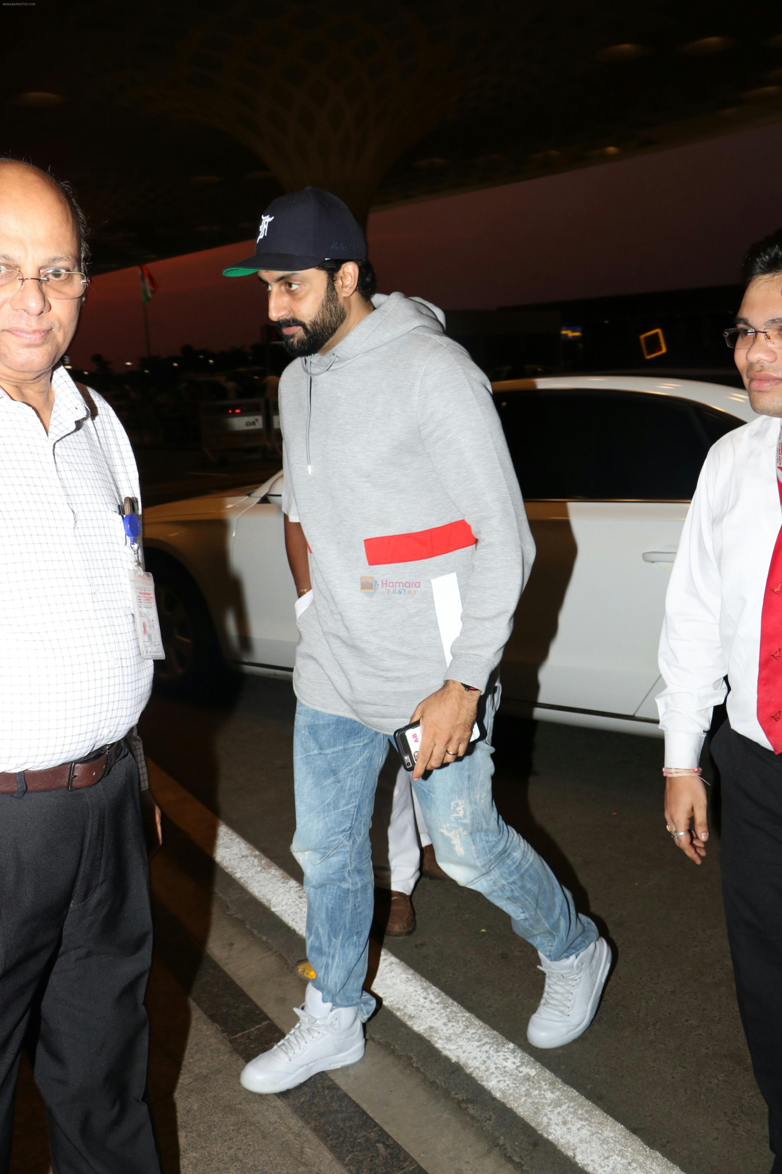 Abhishek Bachchan Spotted At Airport on 7th Sept 2017