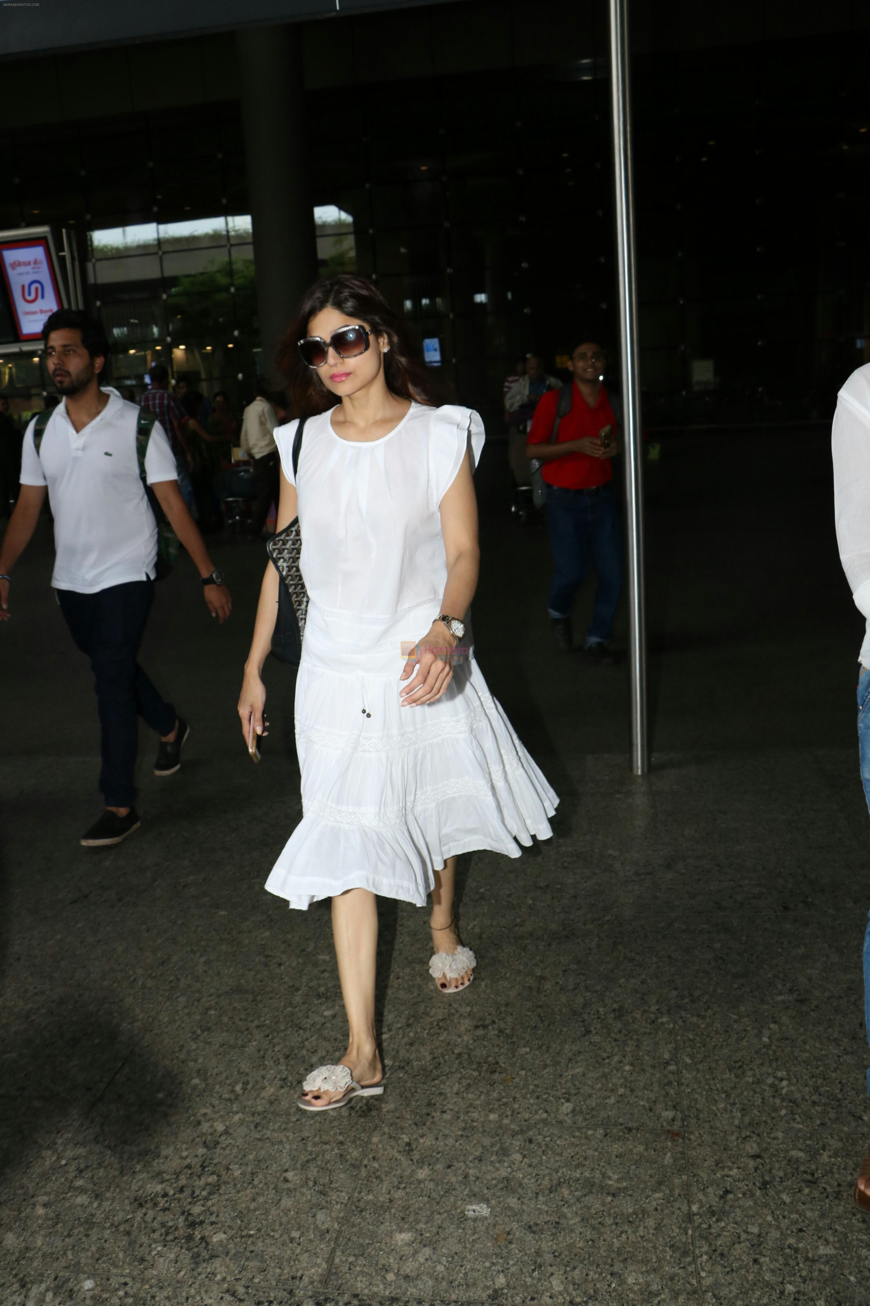 Shamita Shetty Spotted At Airport on 8th Sept 2017