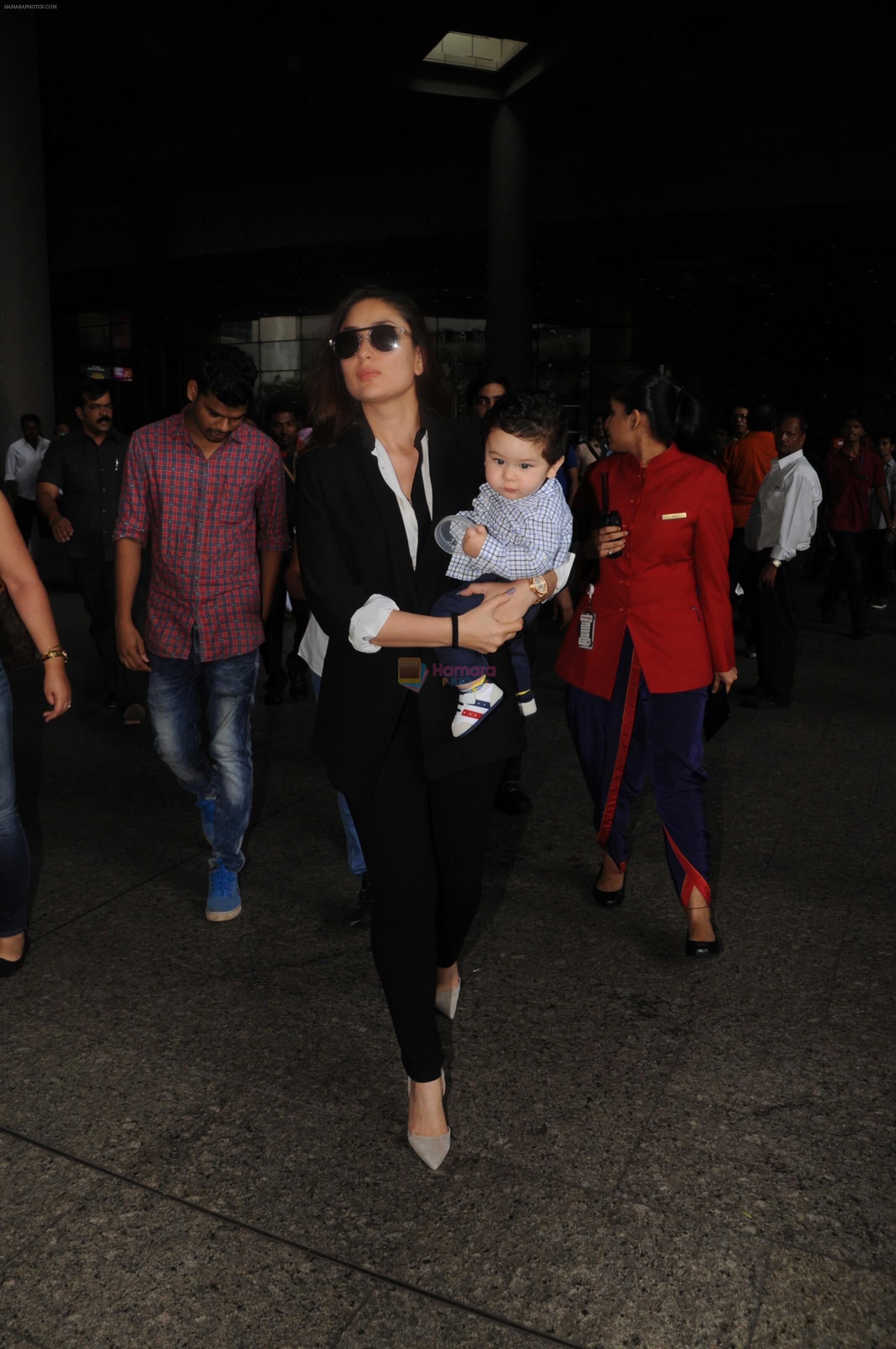 Kareena Kapoor & Her Son Taimur Ali Khan Spotted At Airport on 8th Sept 2017
