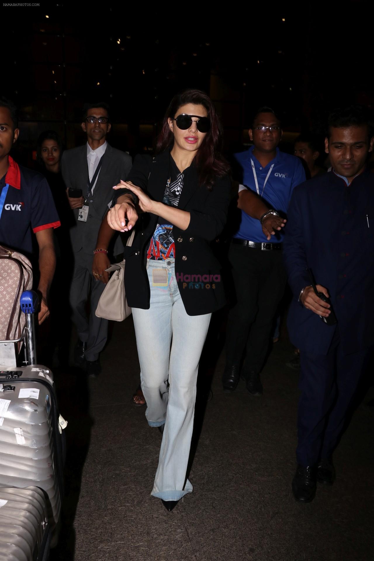 Jacqueline Fernandez Spotted At Airport on 19th Sept 2017