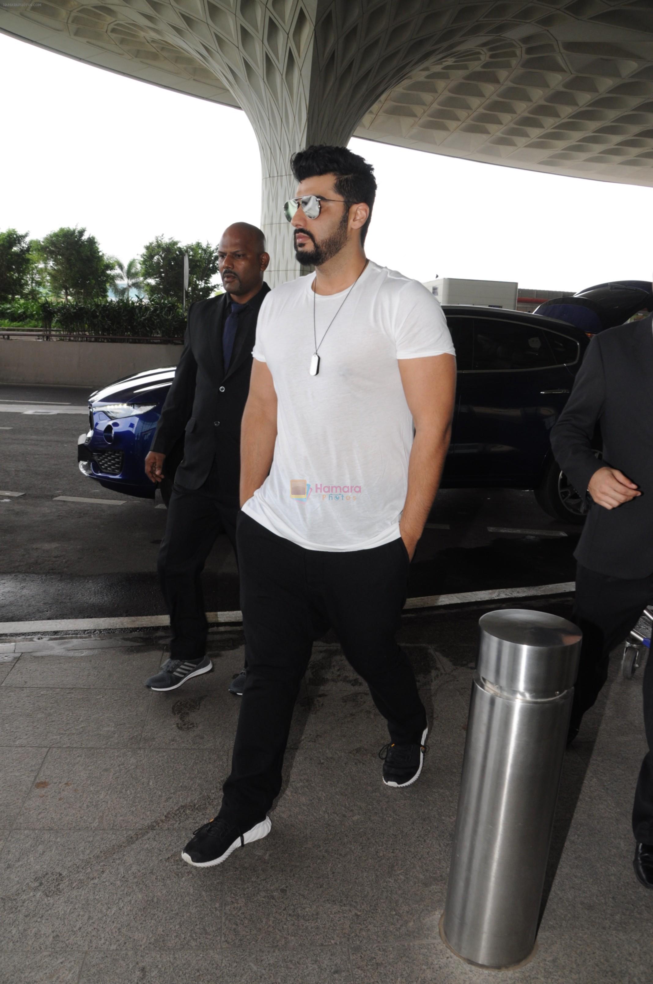 Arjun Kapoor Spotted At Airport on 26th Sept 2017