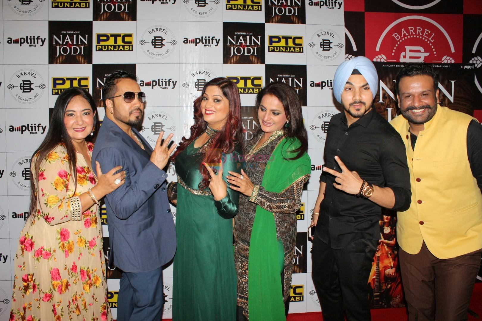 Jaspinder Narula, Mika Singh, Richa Sharma, Durga Jasraj at the Music Launch Of Nain Na Jodi on 25th Sept 2017