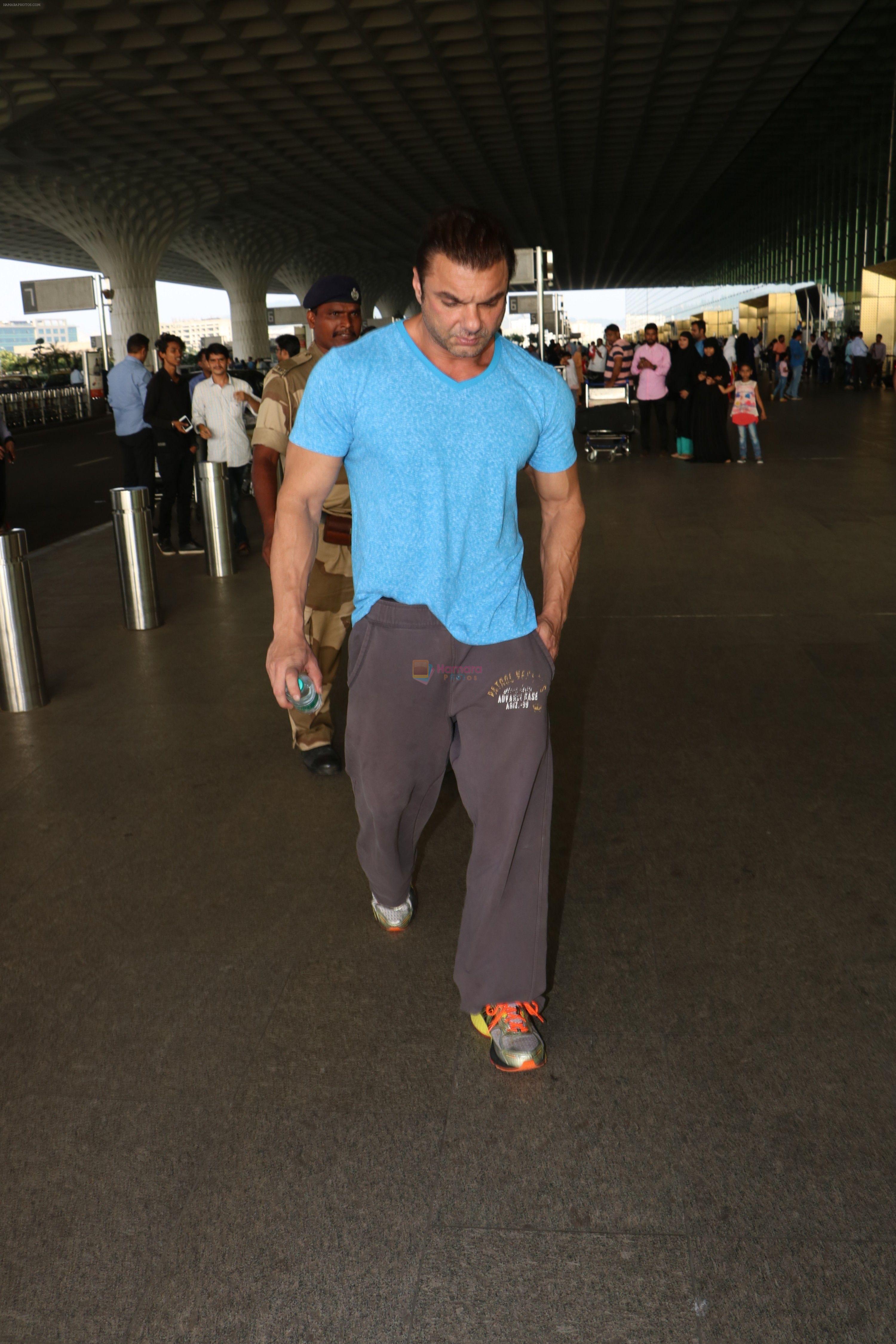 Sohail Khan Spotted At Airport on 28th Sept 2017