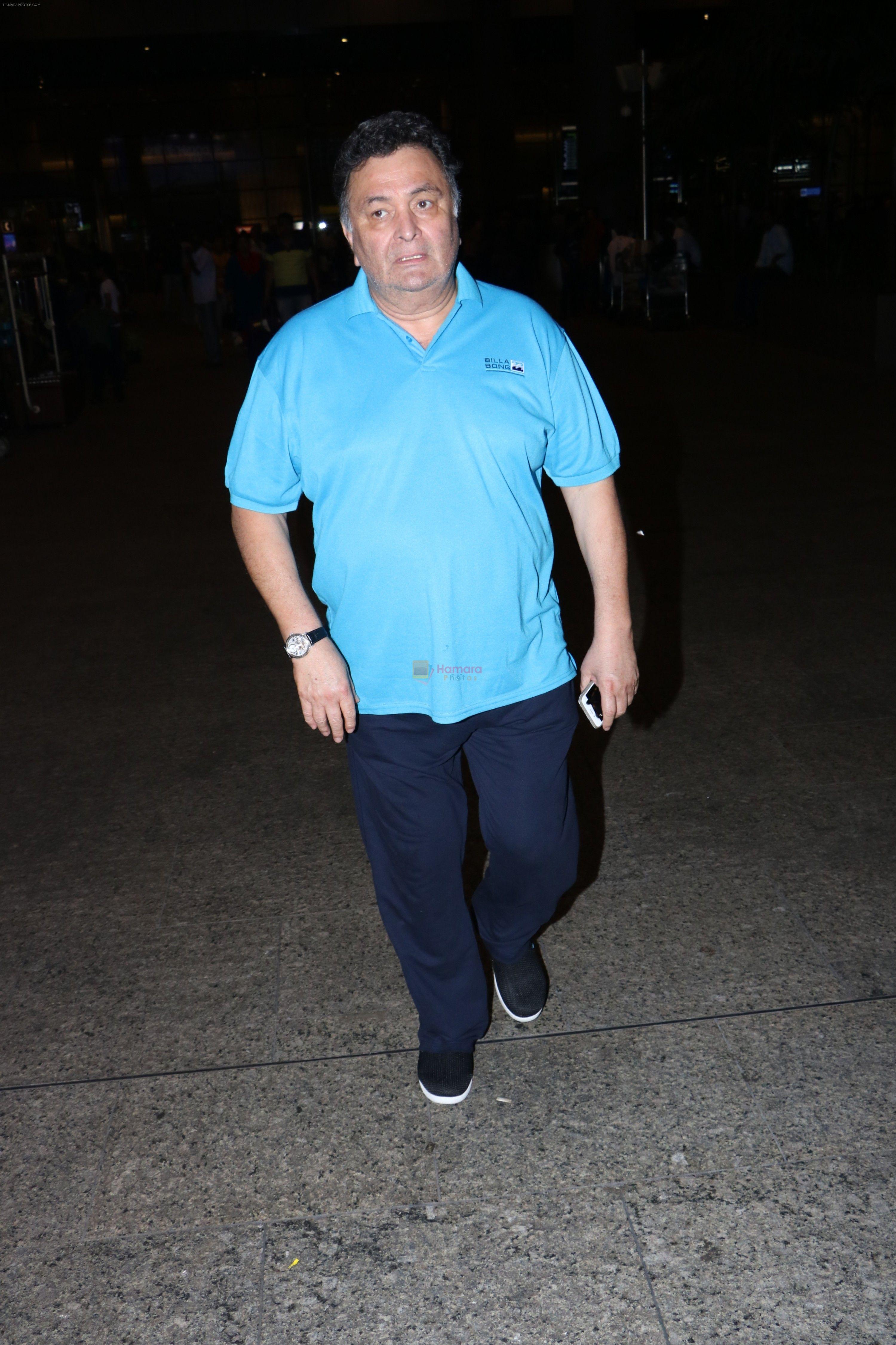 Rishi Kapoor Spotted At Airport on 30th Sept 2017
