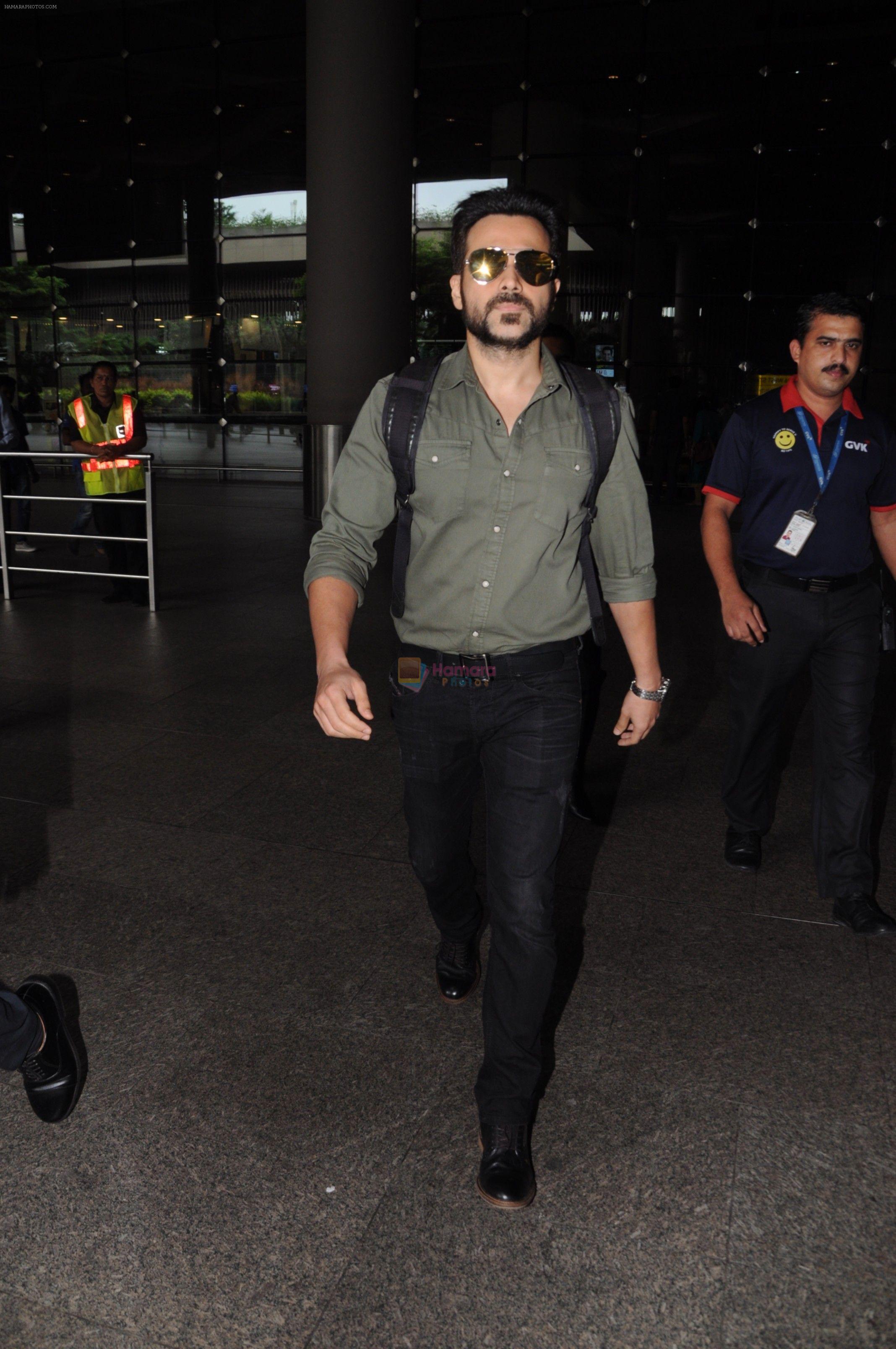 Emraan Hashmi Spotted At Airport on 29th Sept 2017