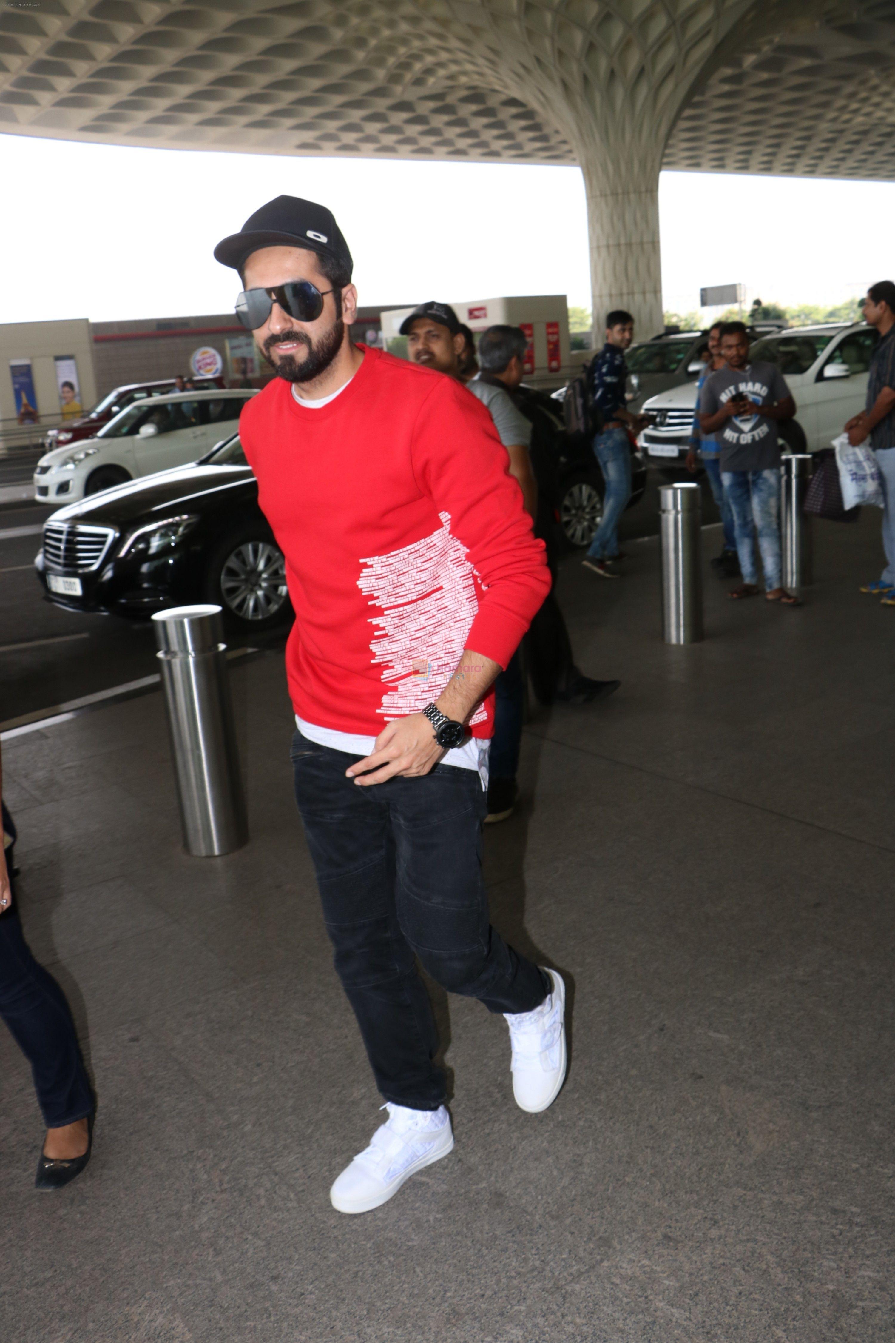 Ayushmann Khurrana Spotted At Airport on 5th Oct 2017