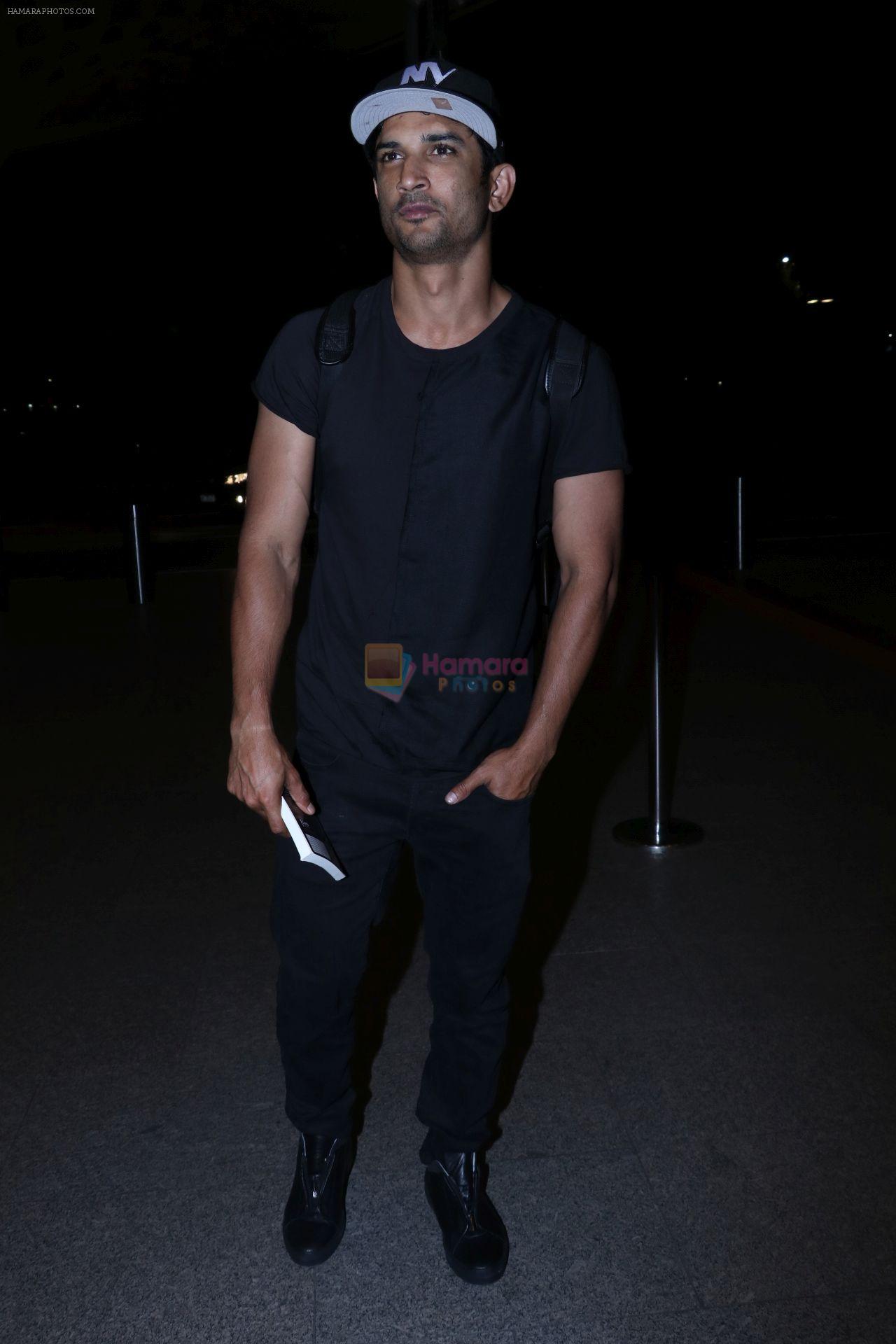 Sushant Singh Rajput Spotted At Airport on 7th Oct 2017