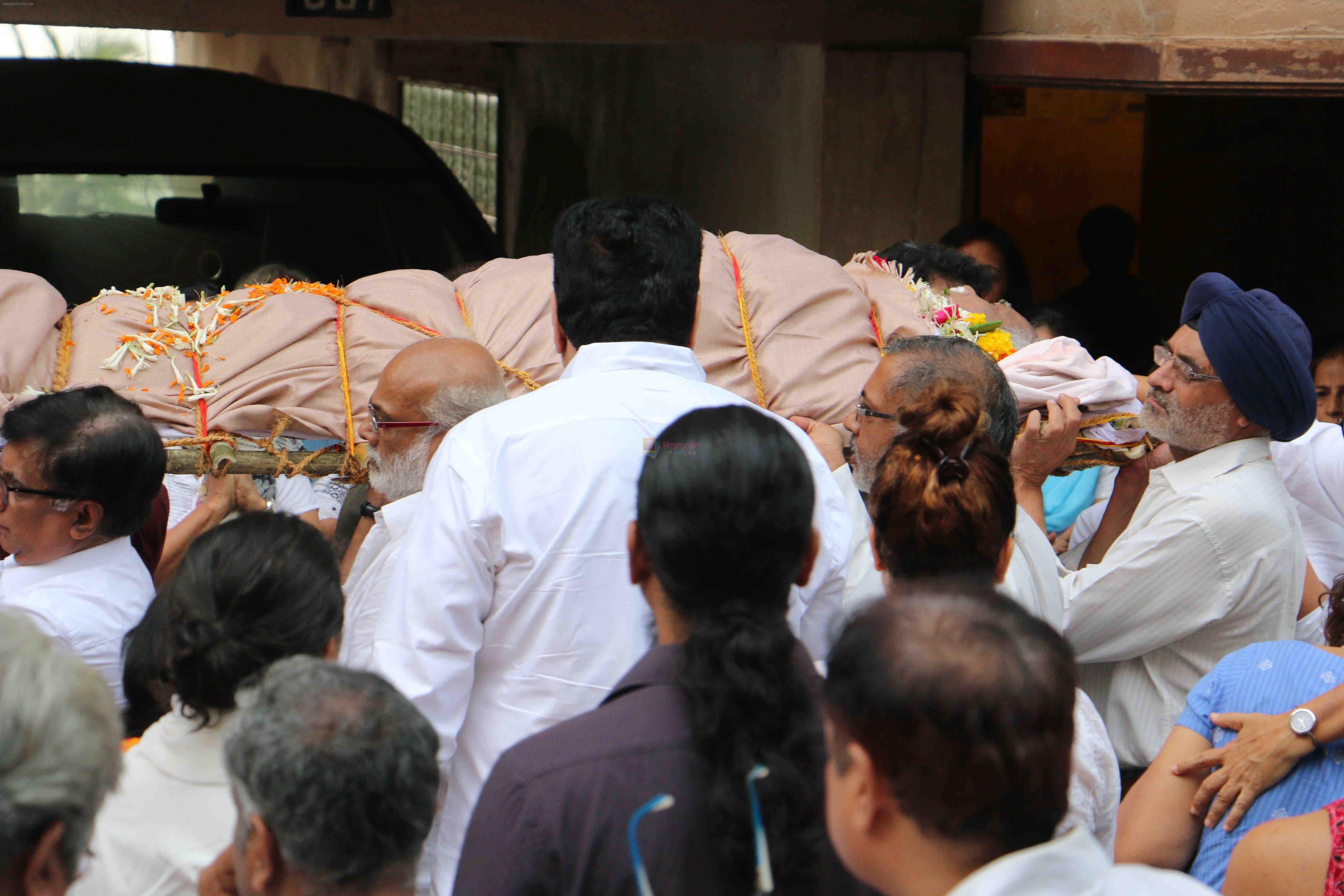 at the Funeral of Bollywood Filmmaker Kundan Shah on 8th Oct 2017