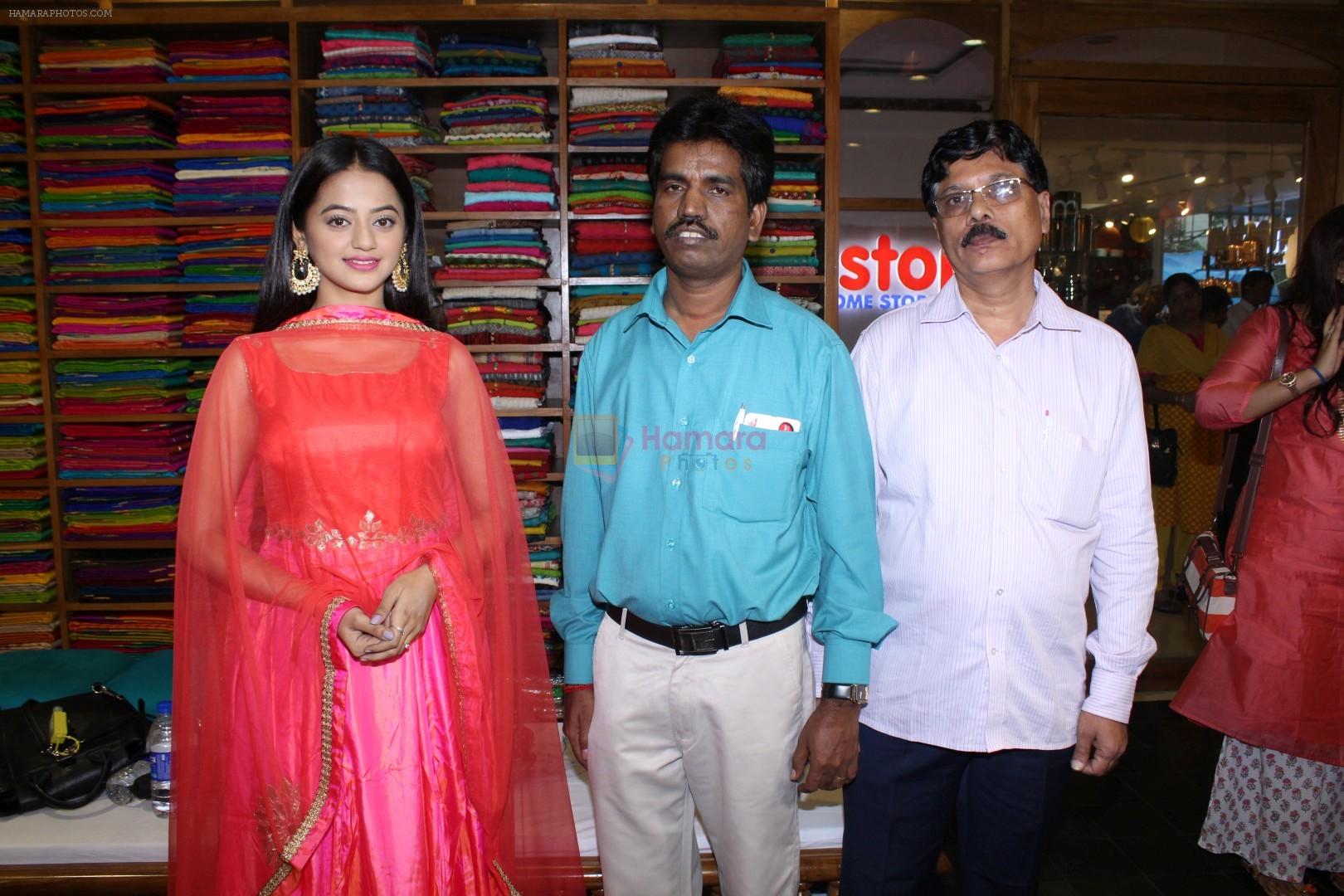 Helly Shah At Store Launch Of Sundari Silks on 10th Oct 2017