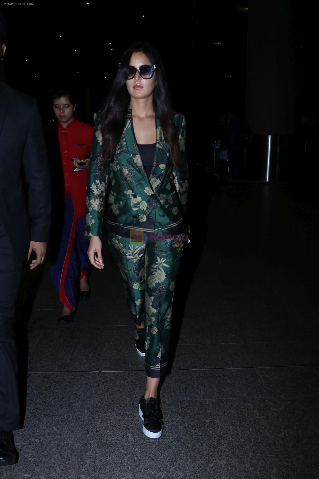 Katrina Kaif Spotted At Airport on 12th Oct 2017