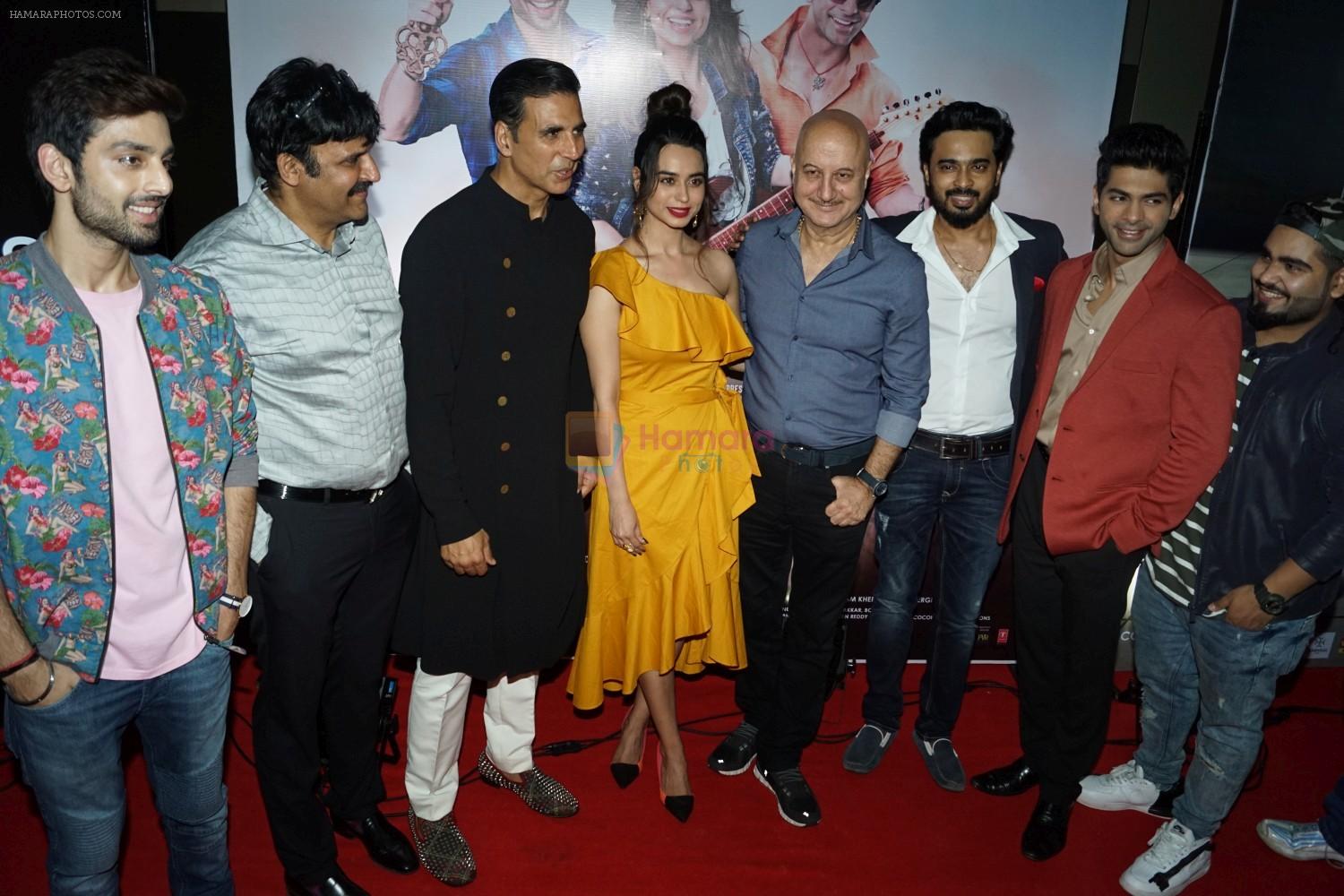 Himansh Kohli, Akshay Kumar, Soundarya Sharma, Taaha Shah, Sattwik Mohanty, Anupam Kher at Special Screening Of Ranchi Diaries on 13th Oct 2017