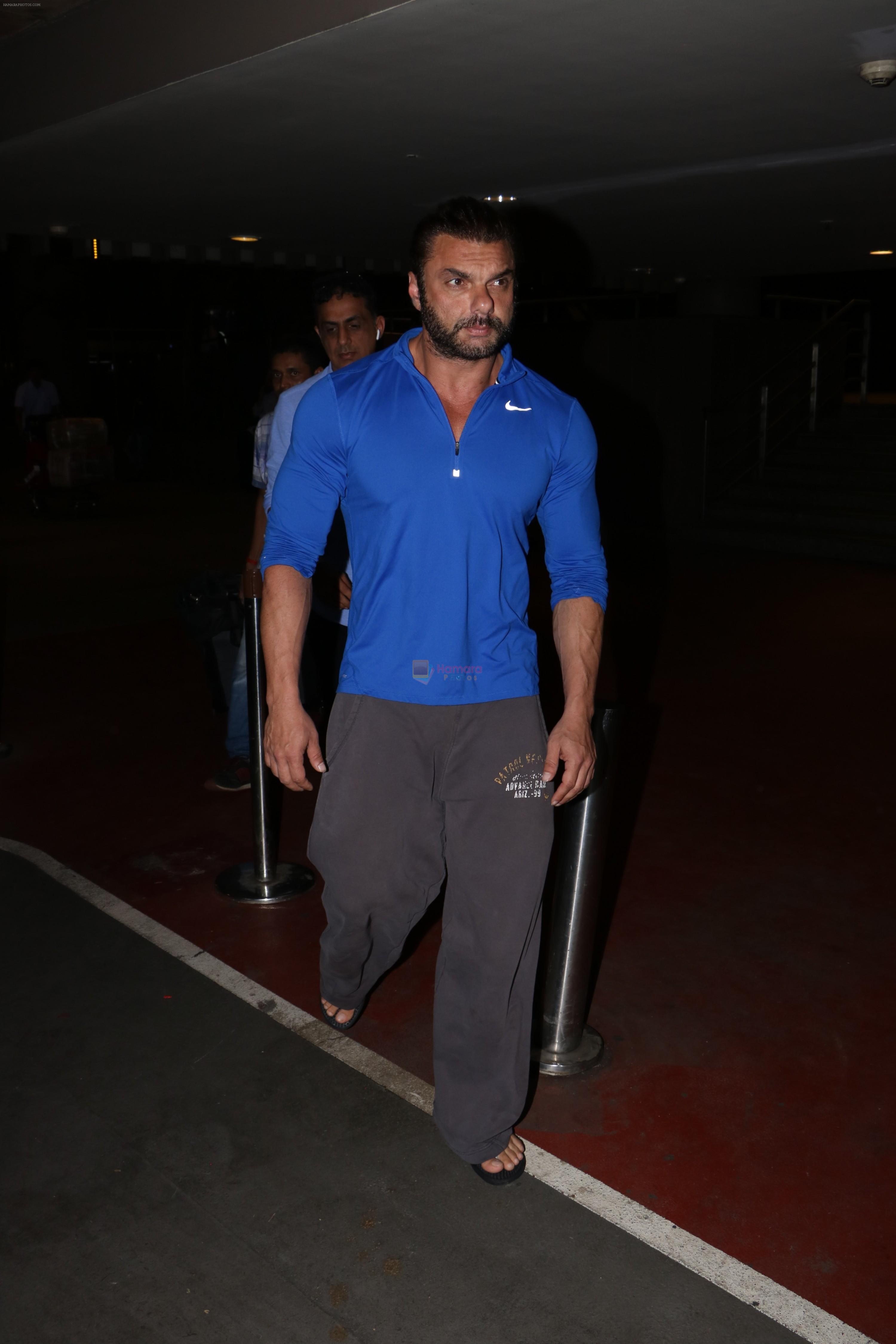 Sohail Khan Spotted At Airport on 13th Oct 2017