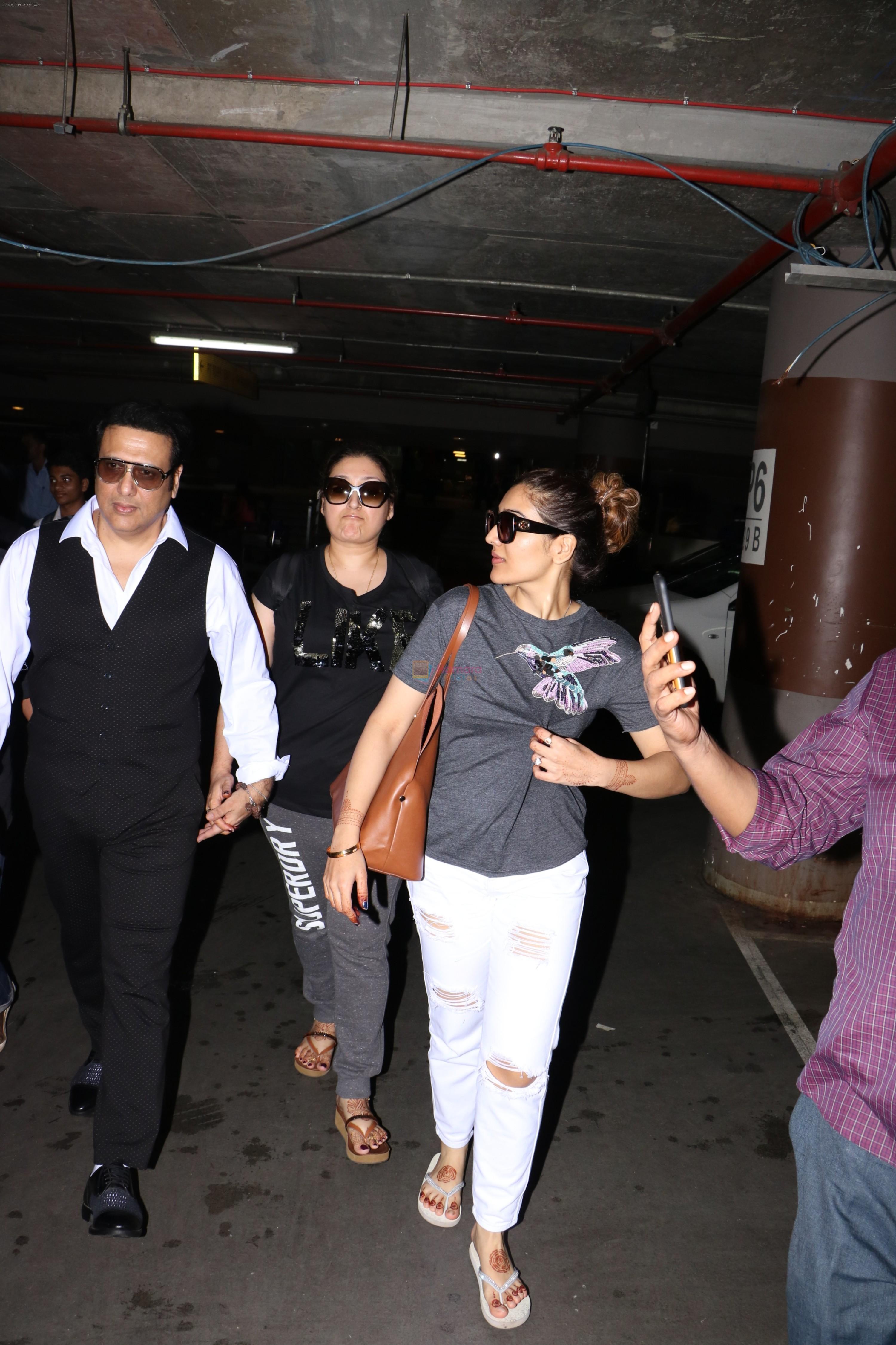 Govinda With Wife & Daughter Spotted At Airport on 15th Oct 2017