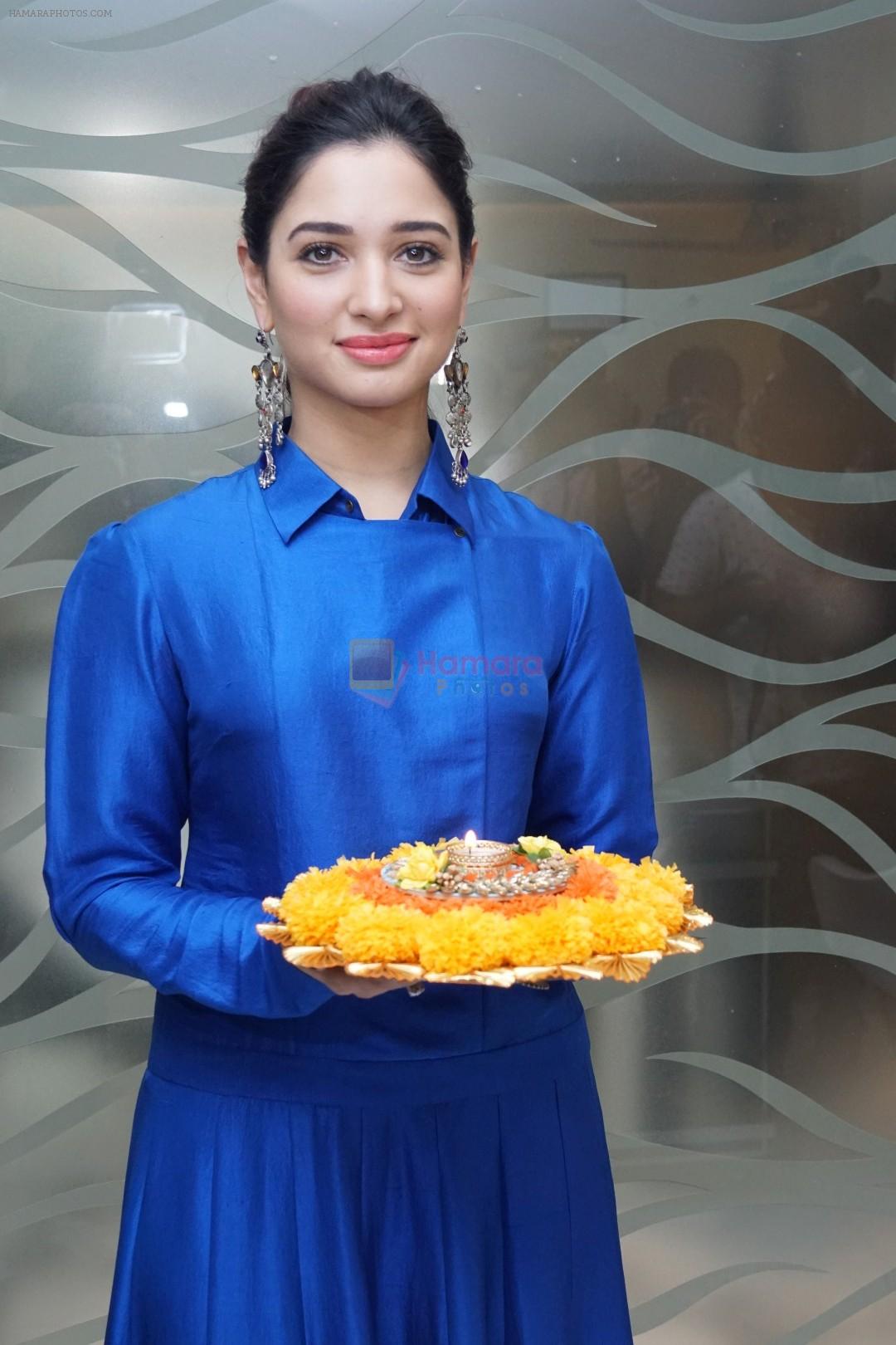 Tamannaah Bhatia celebrate Diwali on 16th Oct 2017