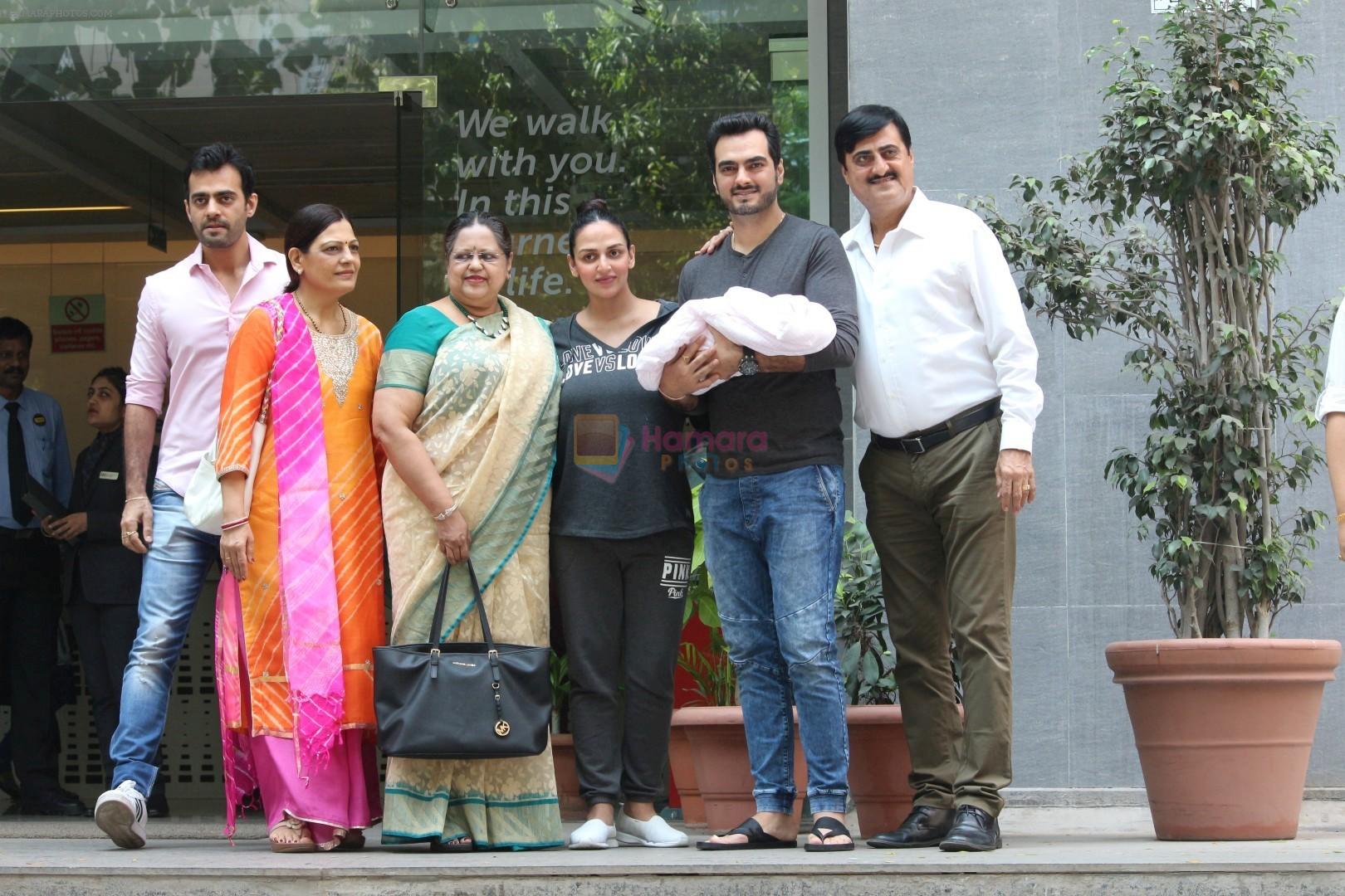 Esha Deol & Bharat Takhtani Blessed With Sweet Baby Girl Discharge From Hospital on 23rd Oct 2017