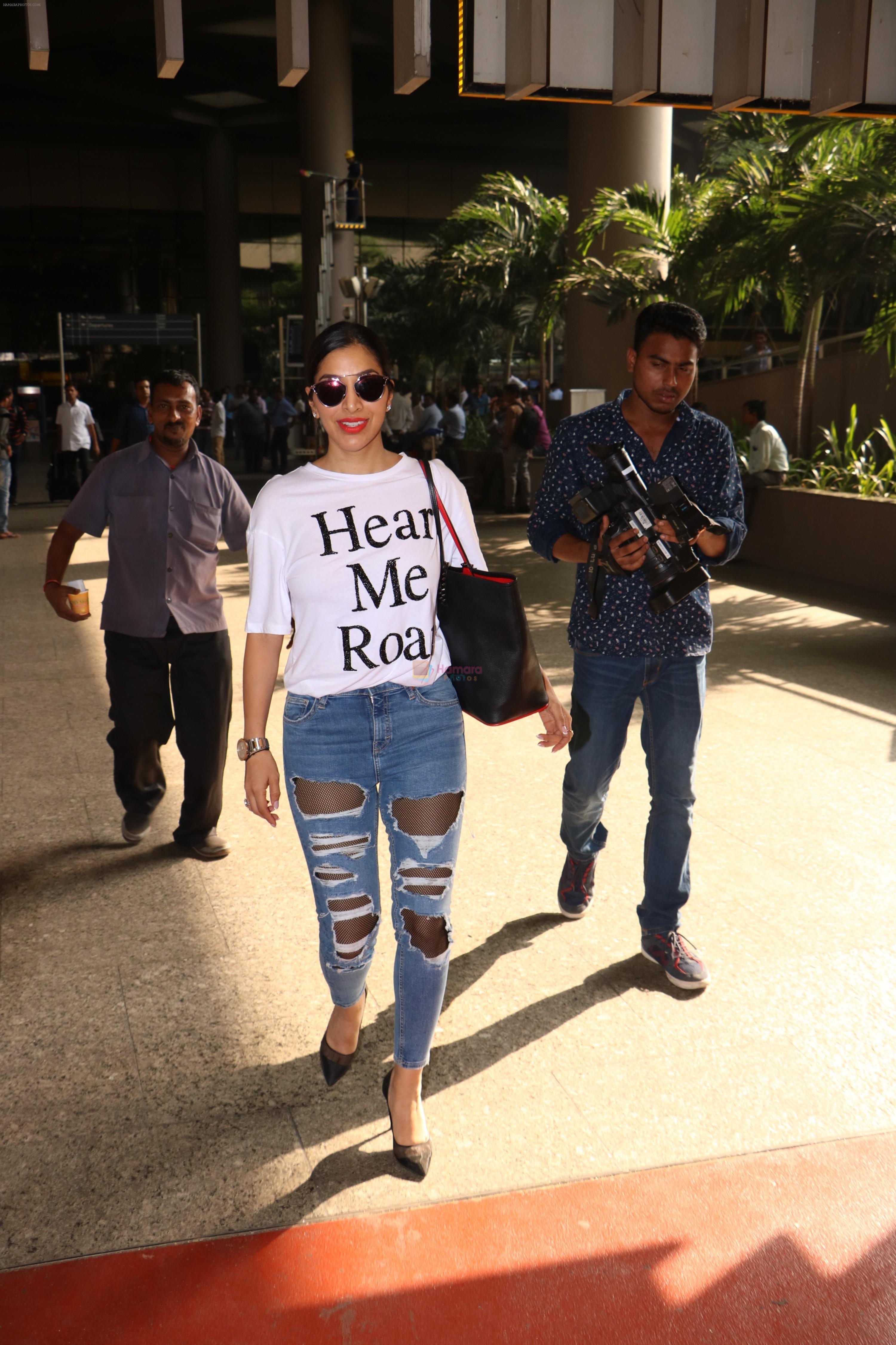 Sophie Chaudhary Spotted At Airport on 23rd Oct 2017