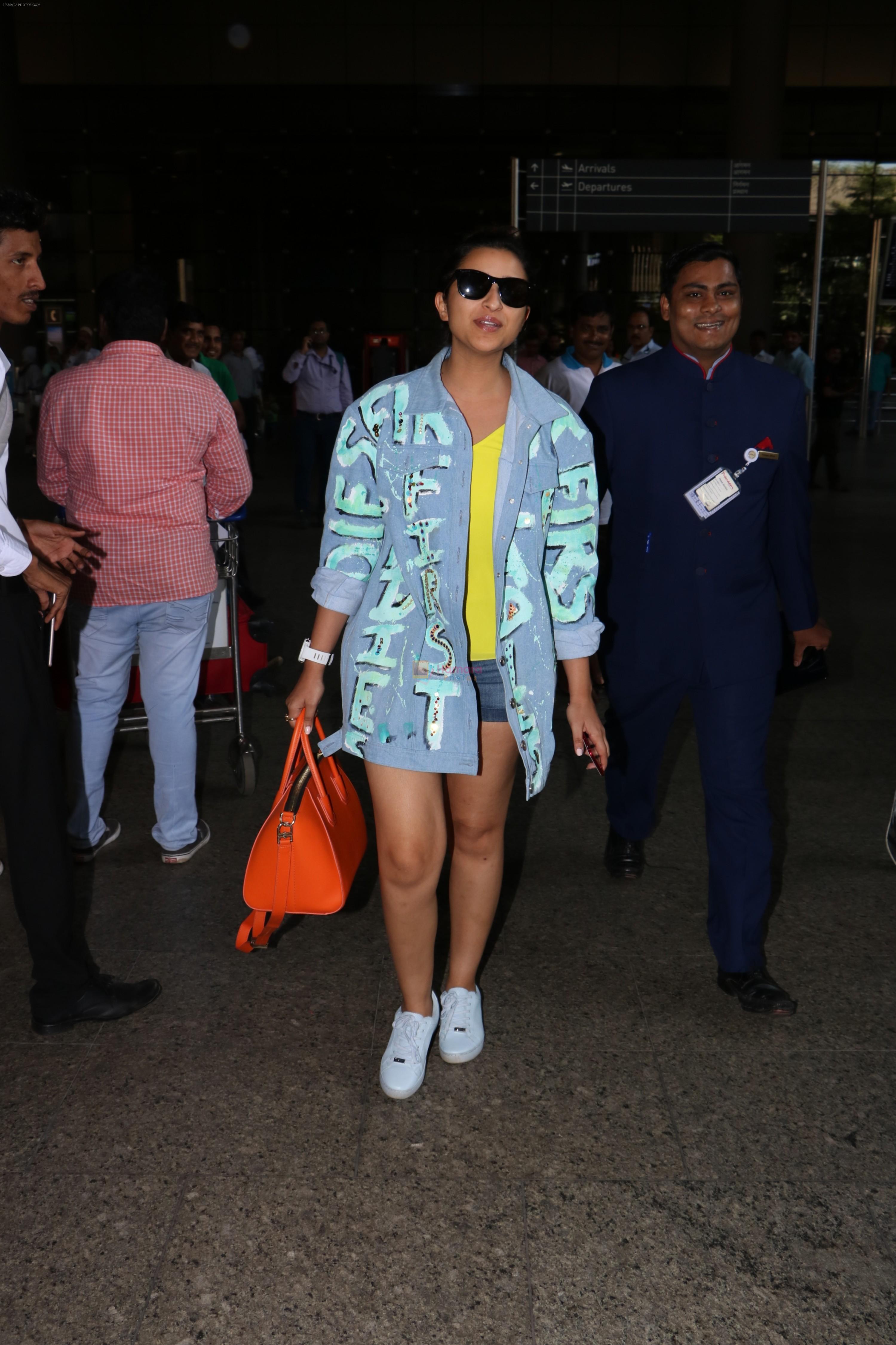 Parineeti Chopra Spotted At Airport on 24th Oct 2017