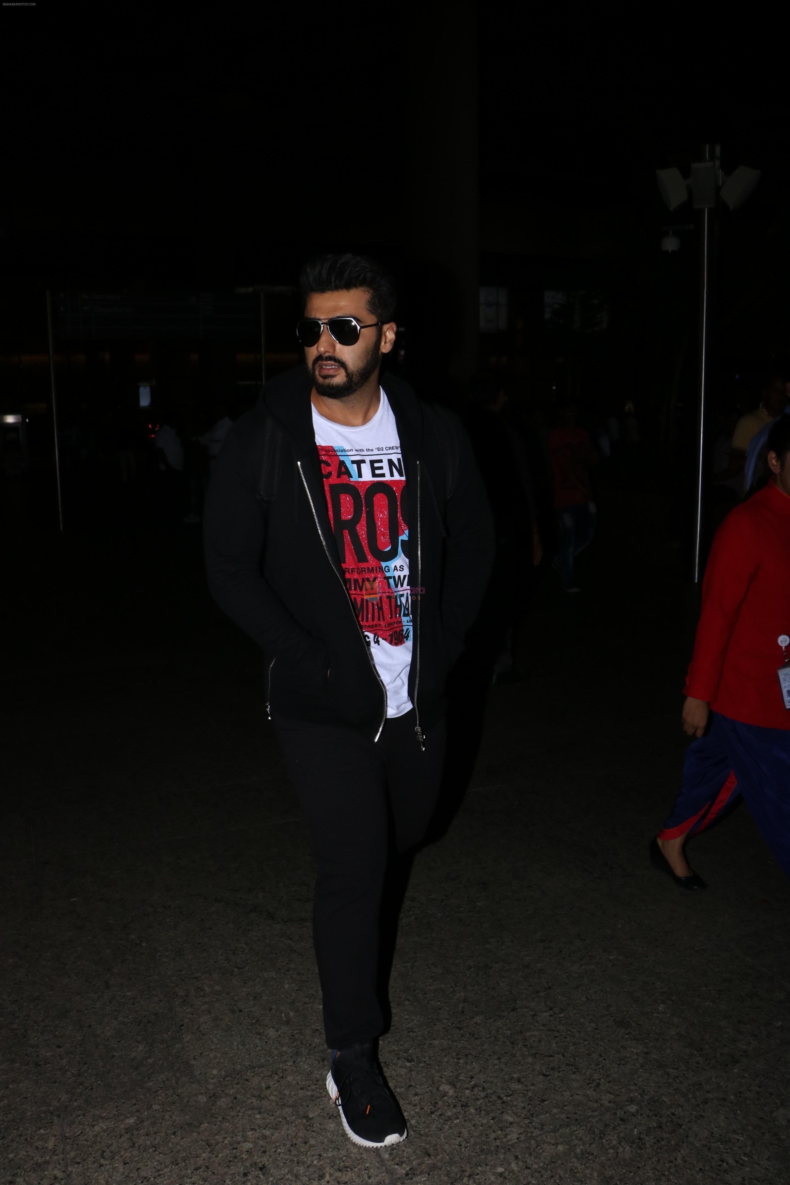 Arjun Kapoor Spotted At Airport on 24th Oct 2017