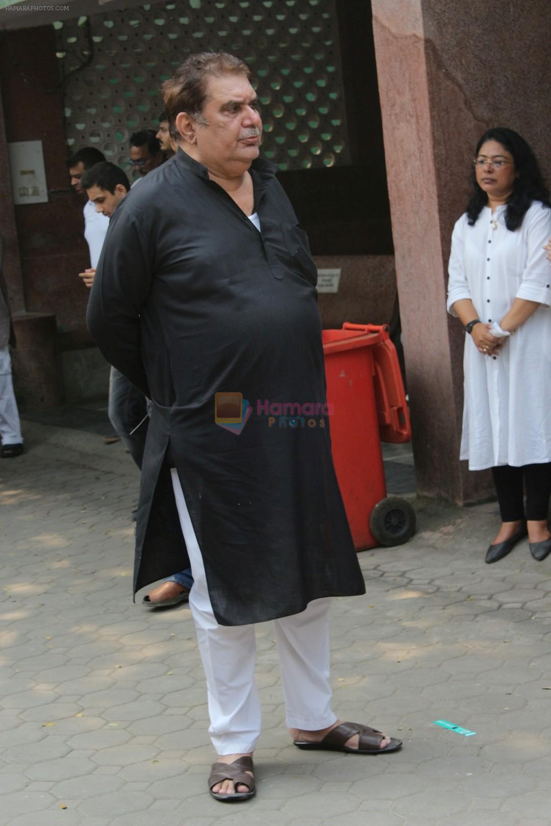 Raza Murad at the Funeral Of Screenwriter Gautam Adhikari on 27th Oct 2017