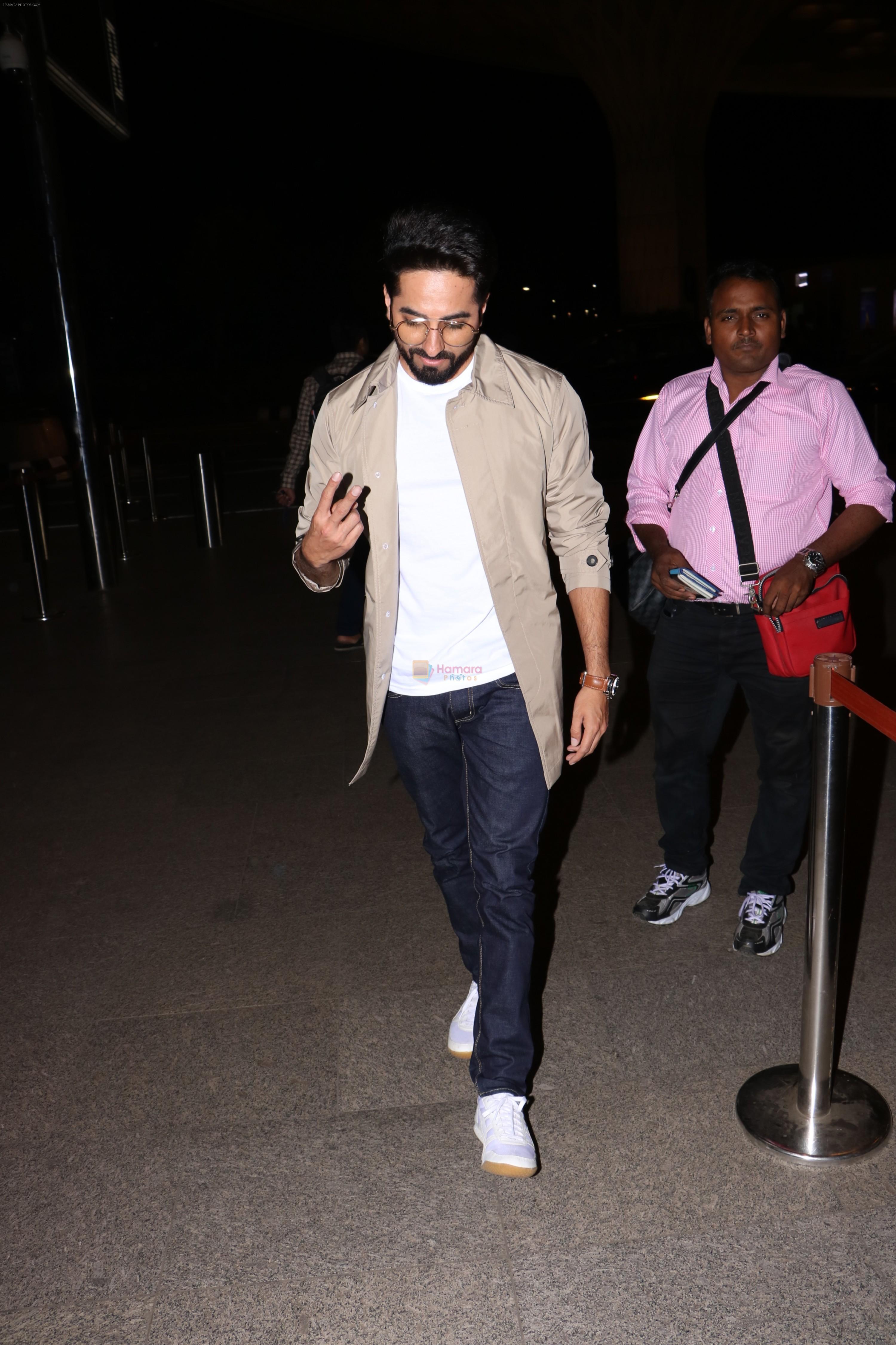 Ayushman khurana spotted at airport on 25th Oct 2017