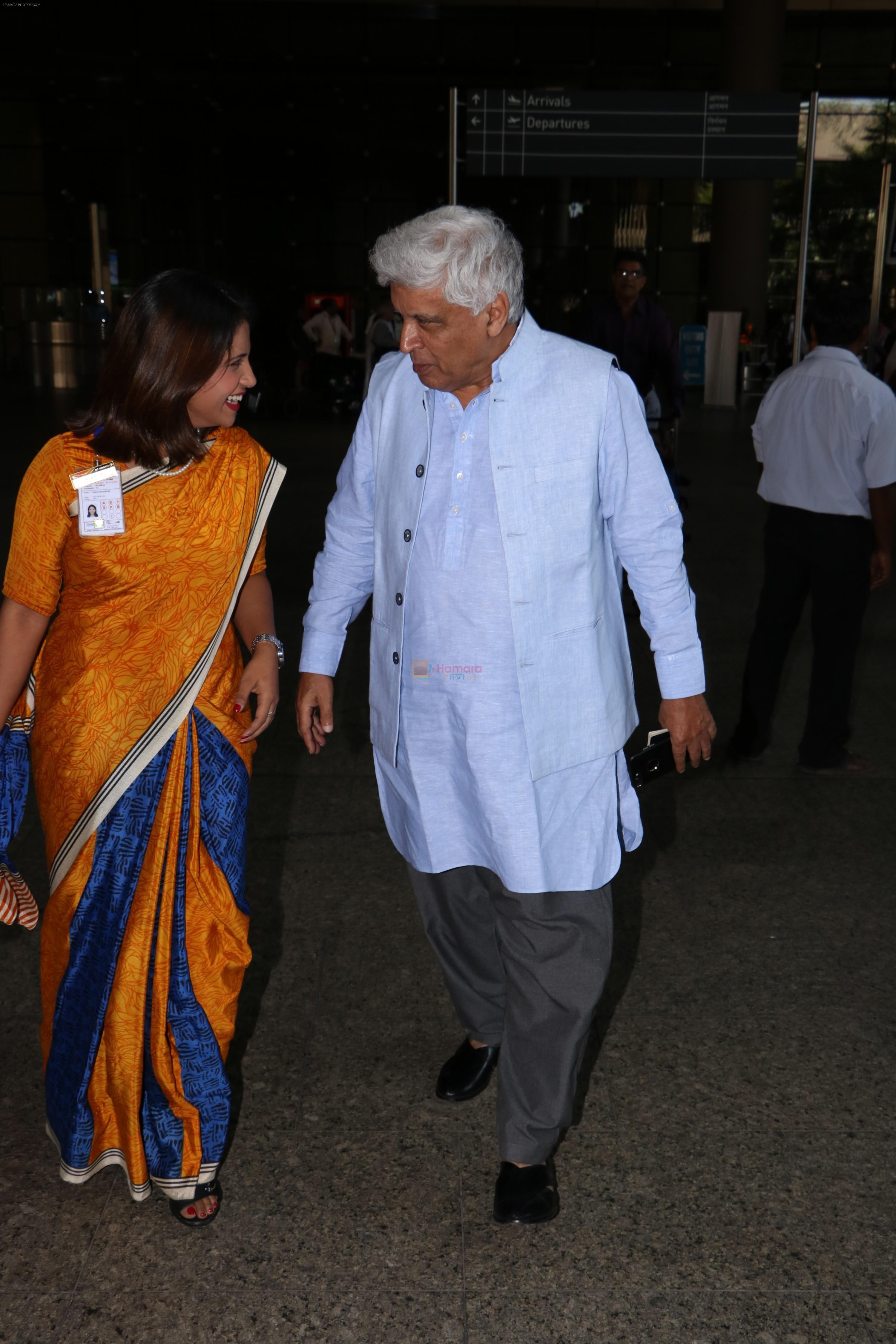Javed Akhtar Spotted At Airport on 28th Oct 2017