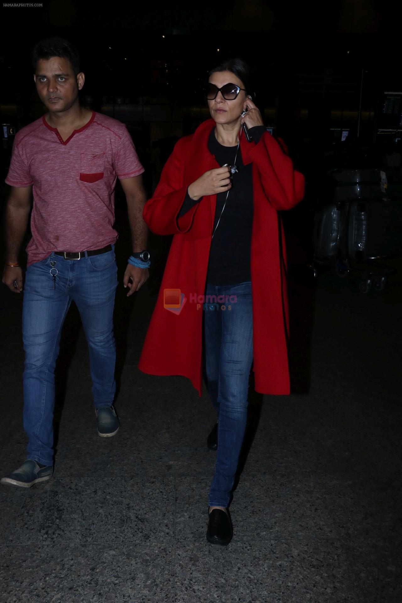 Sushmita sen Spotted At Airport on 30th Oct 2017