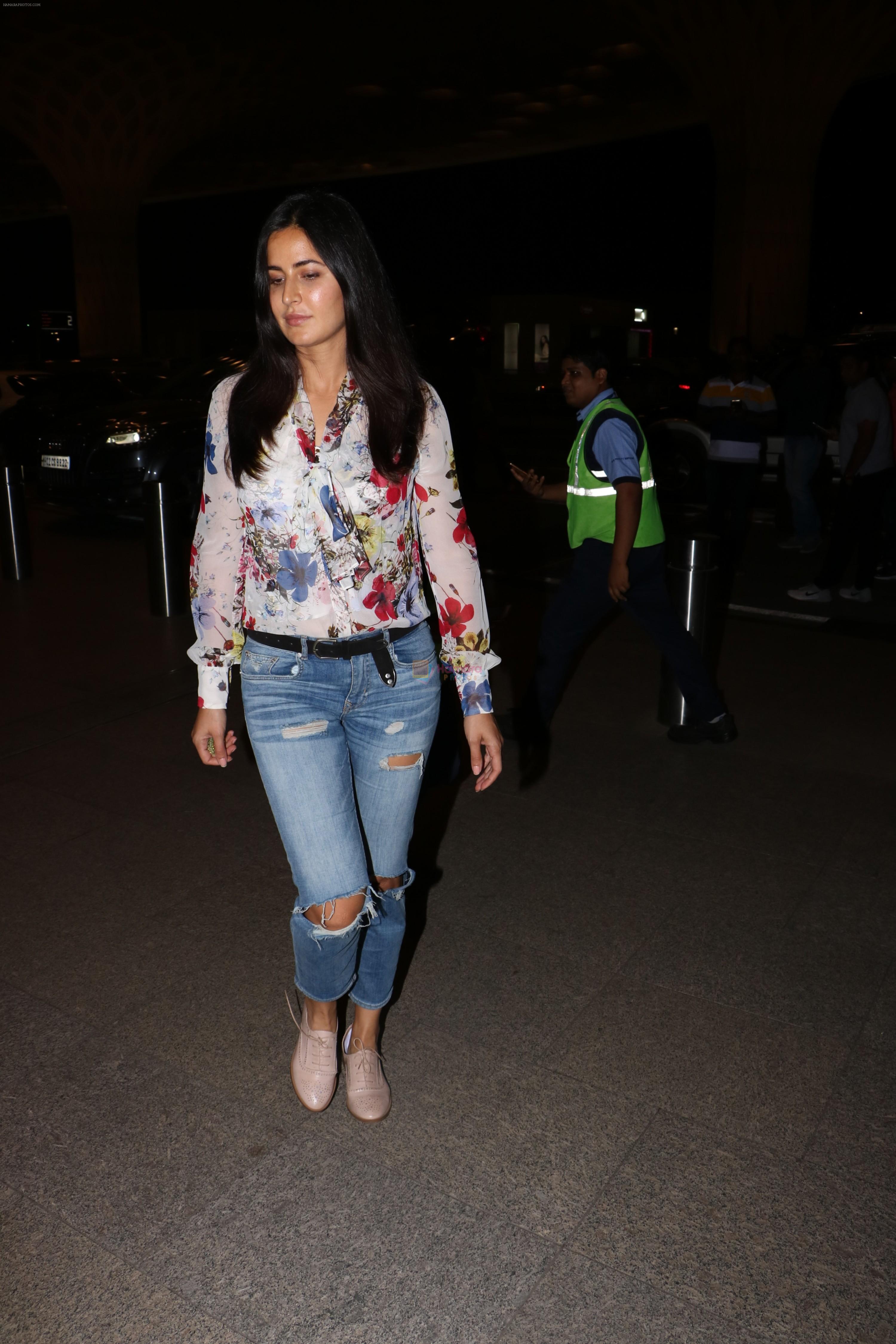Katrina Kaif Spotted At Airport on 1st Nov 2017