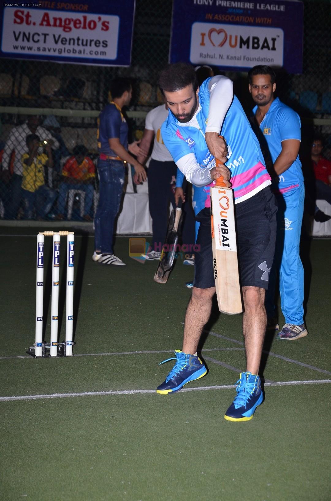 Aamir Ali at Yuva Mumbai VS Mumbai Heroes Cricket Match on 4th Nov 2017