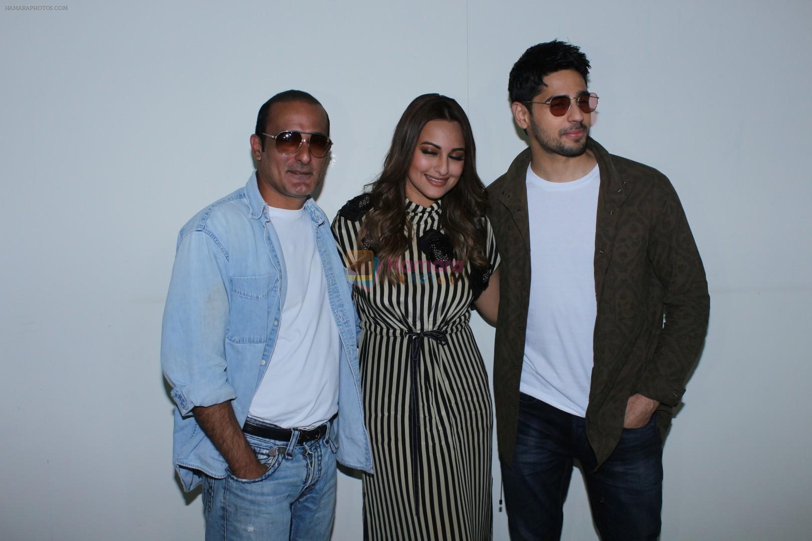 Sidharth Malhotra, Sonakshi Sinha, Akshaye Khanna at the press meet of Film Ittefaq in Red Chillies on 4th Nov 2017