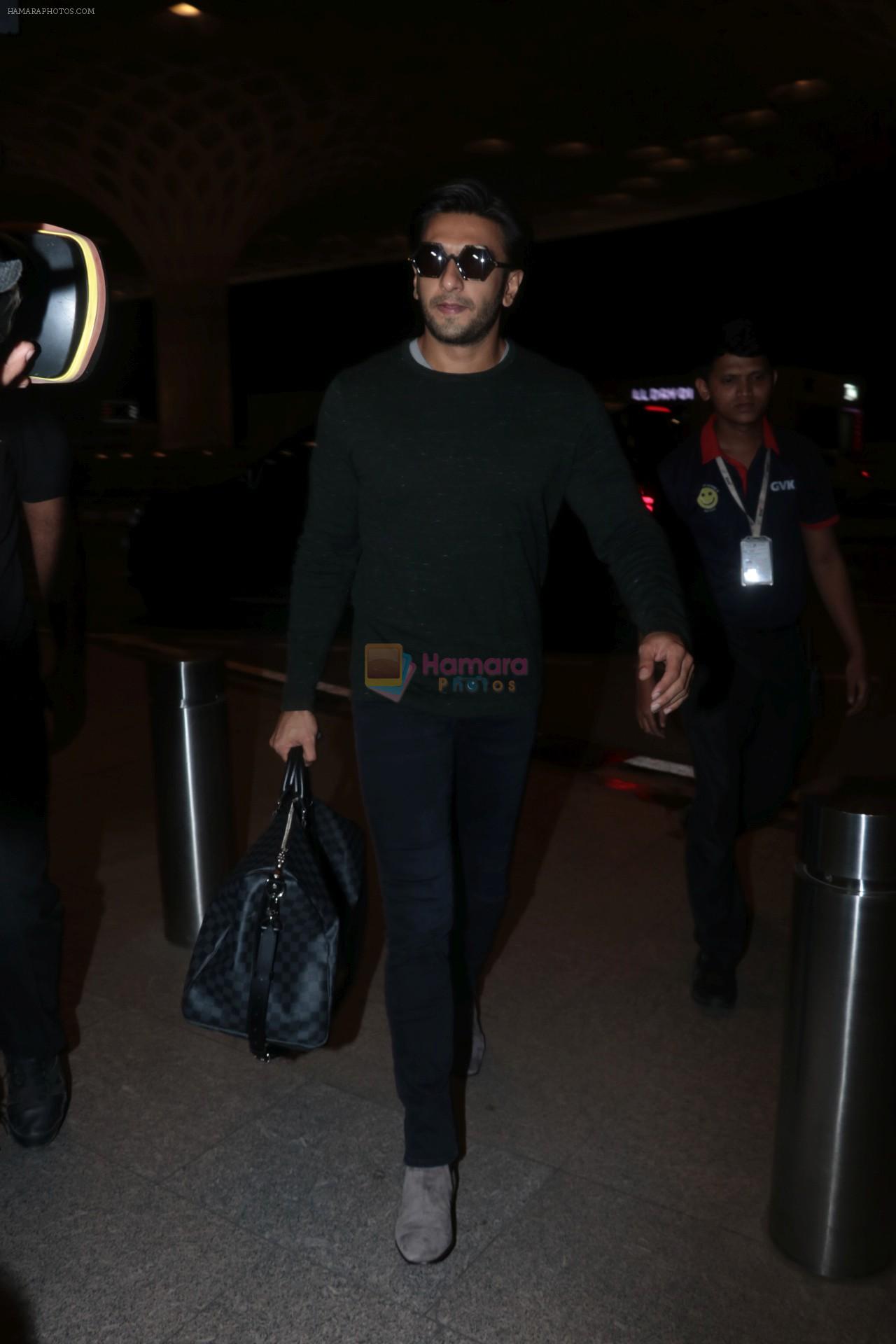 Ranveer Singh Spotted At Airport on 7th Nov 2017