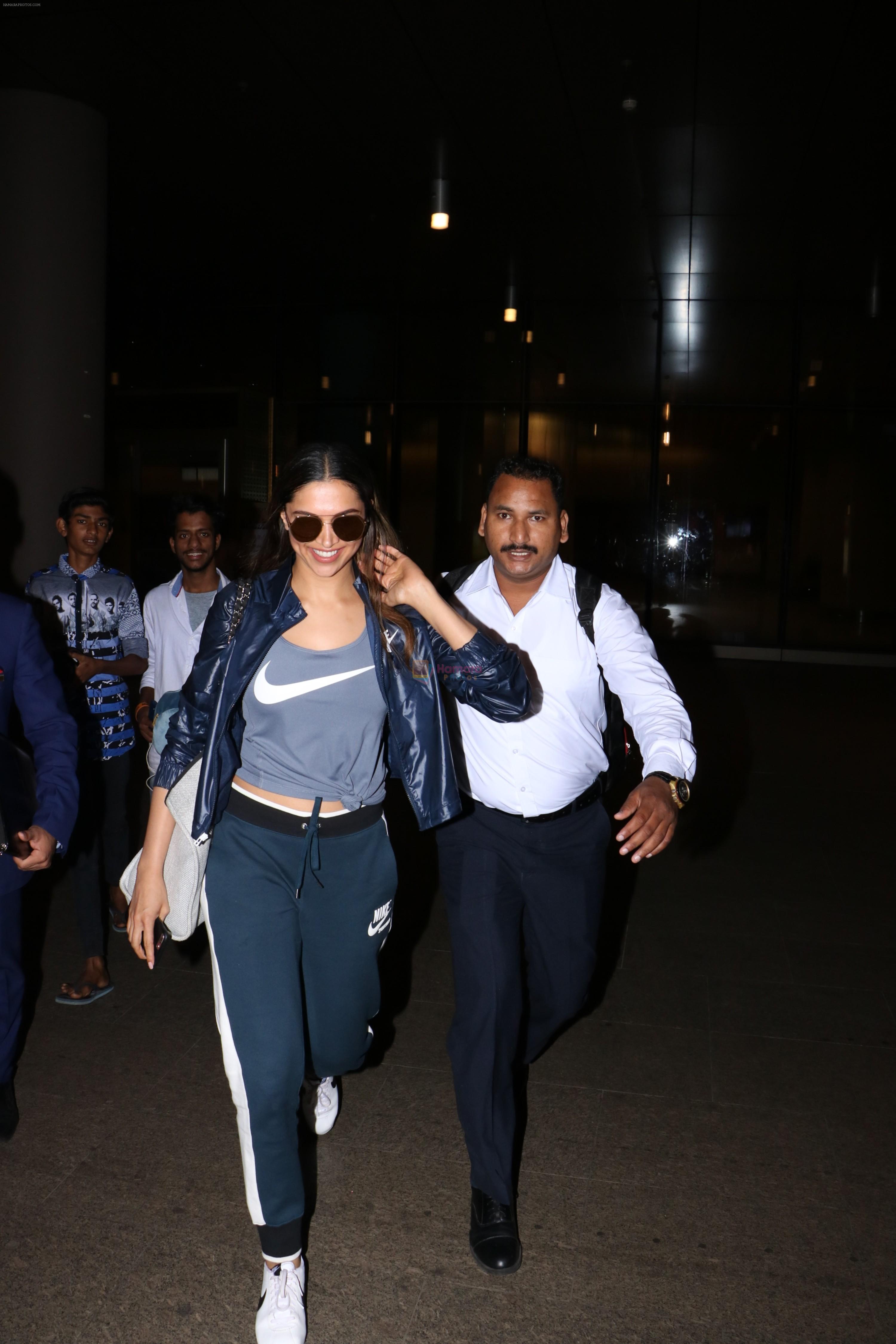 Deepika Padukone Spotted At Airport on 10th Nov 2017
