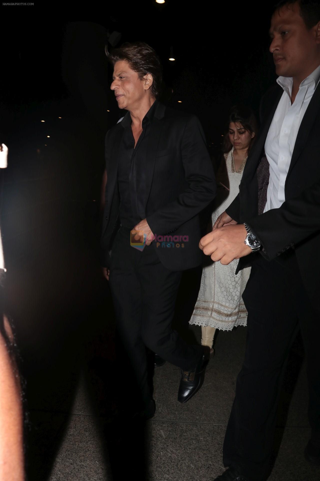 Shah Rukh Khan snapped at airport on 11th Nov 2017