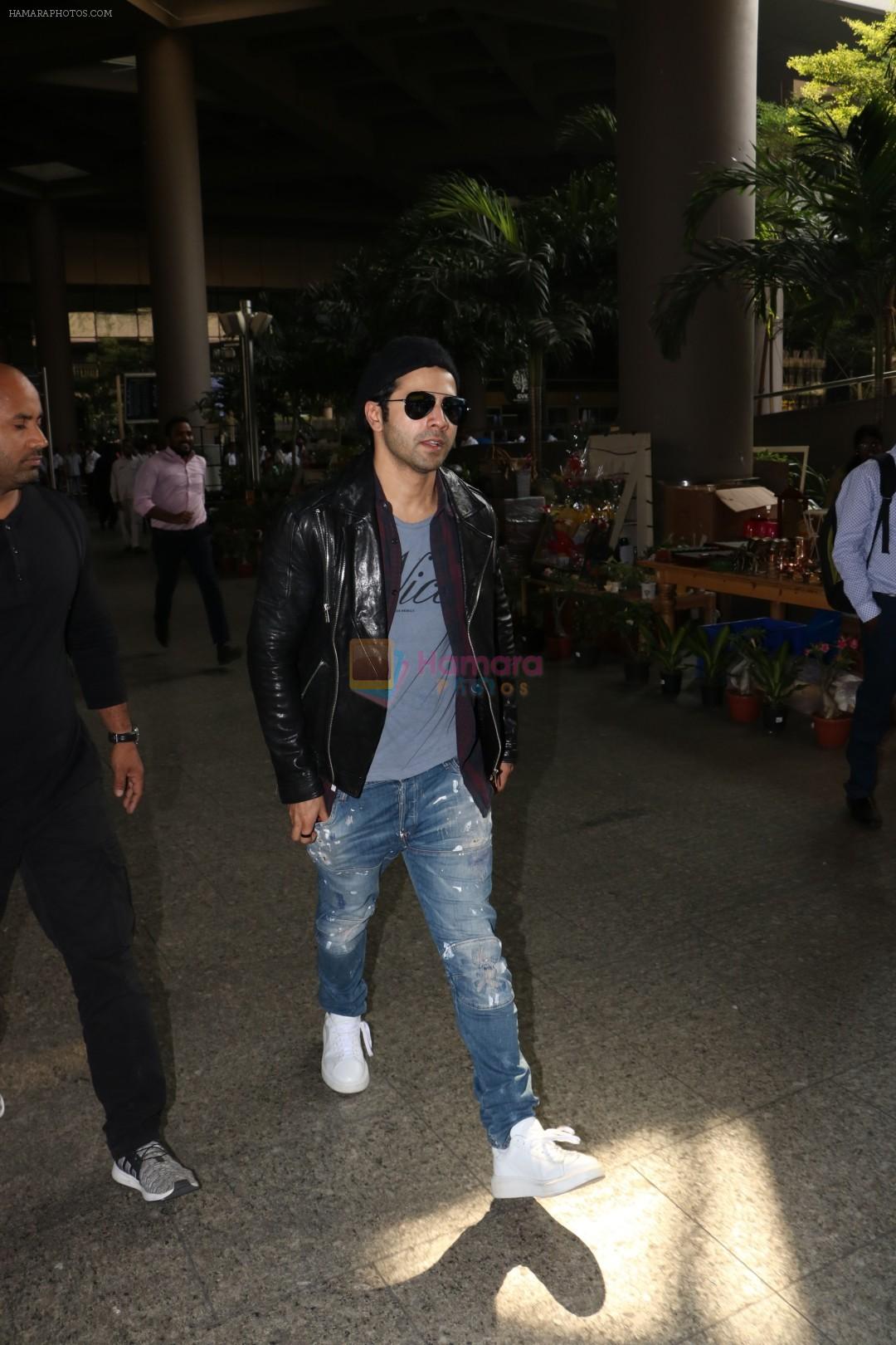 Varun Dhavan With Mom Spotted At Airport on 10th Nov 2017