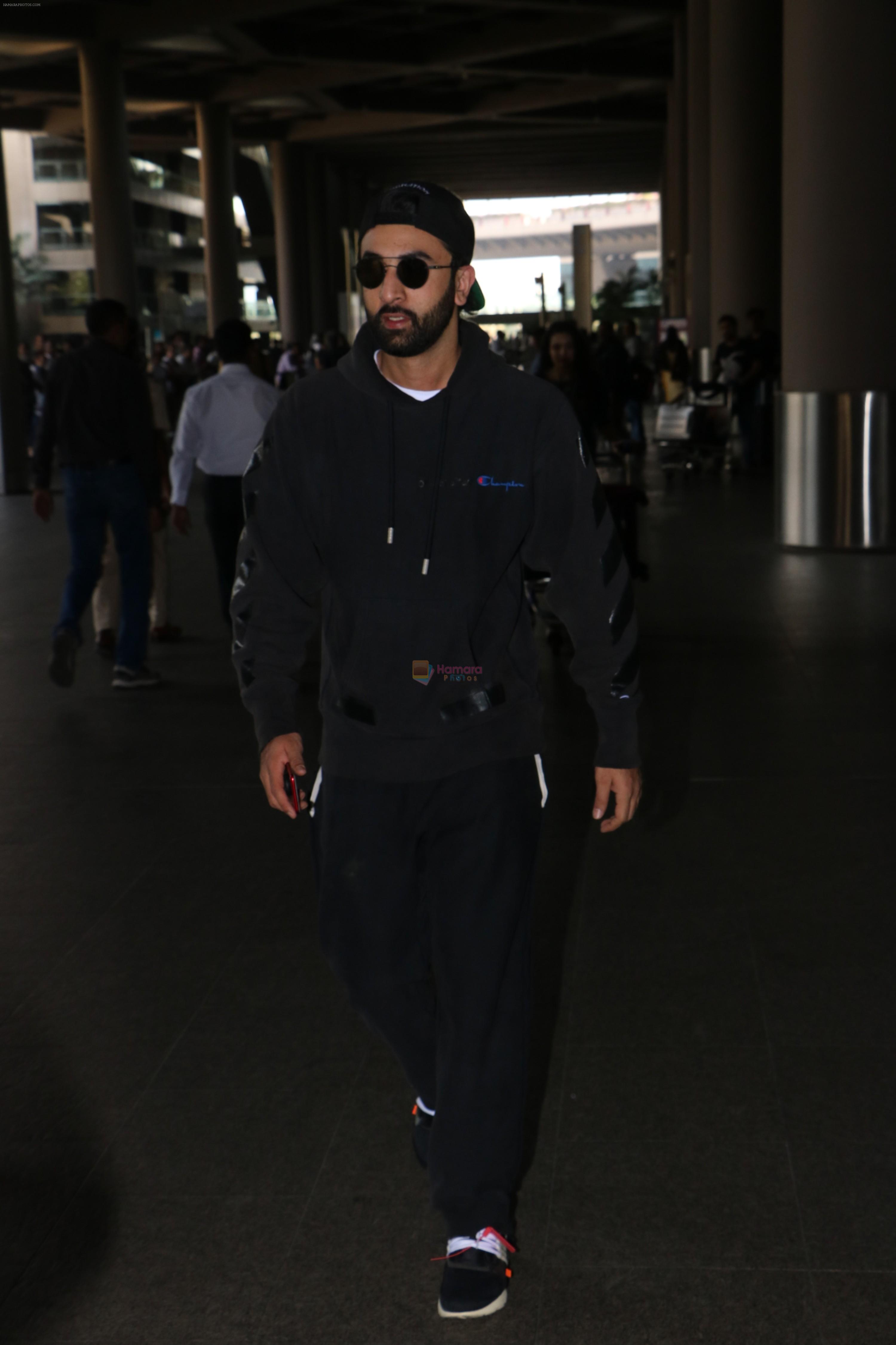Ranbir Kapoor Spotted At International Airport on 11th Nov 2017