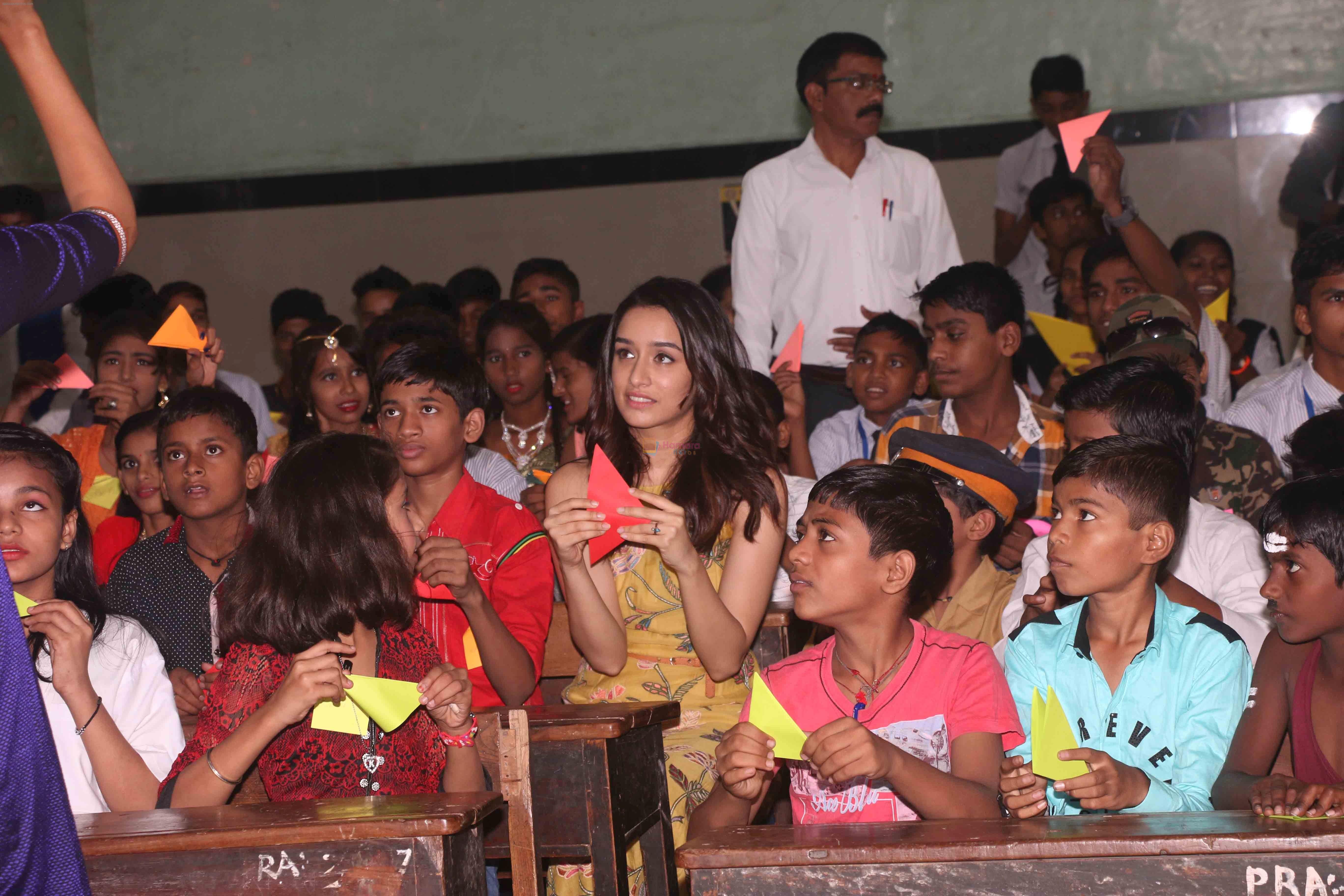 Shraddha Kapoor Visit Municipal School Spend Time With Children on 14th Nov 2017