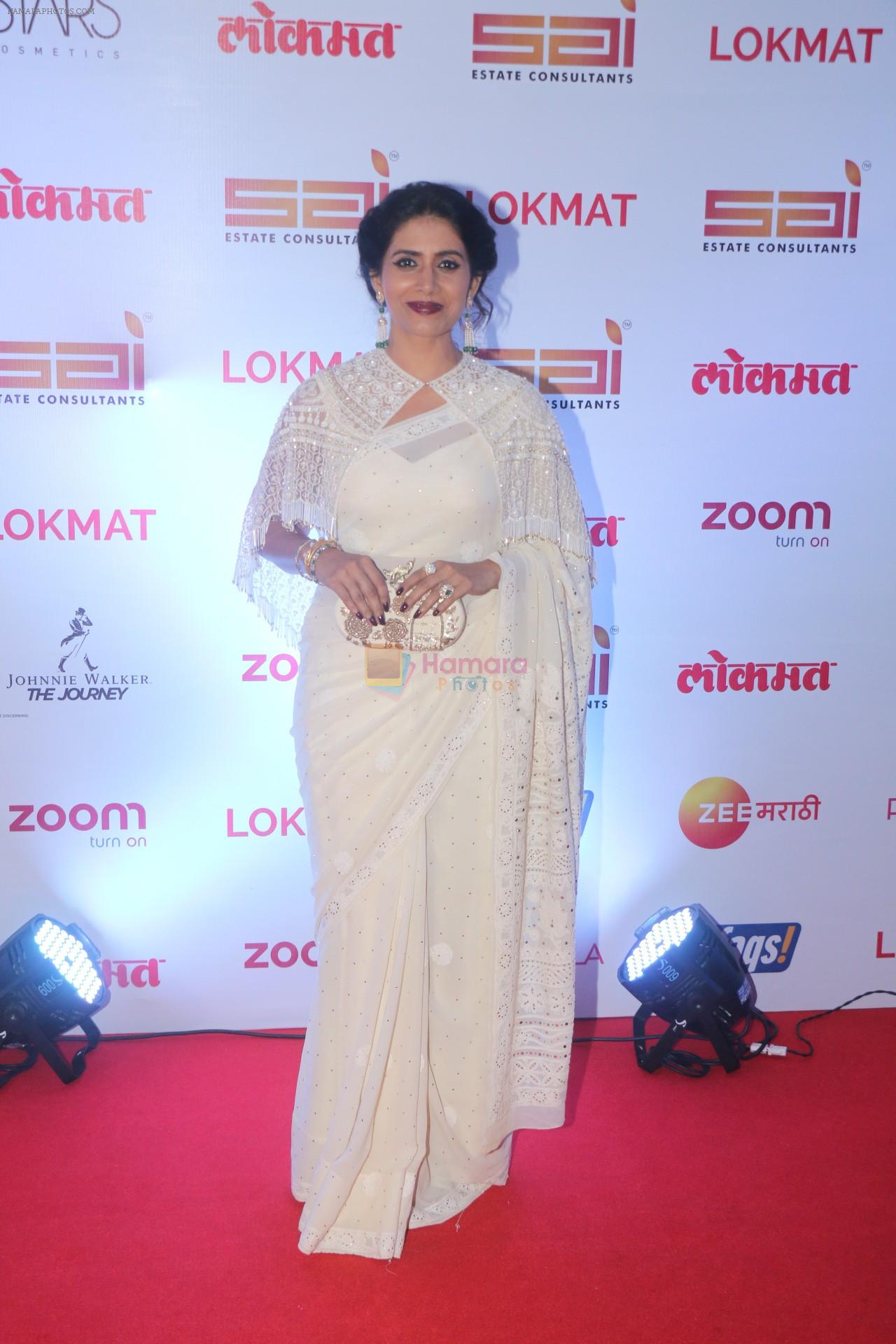 Sonali Kulkarni at the Red Carpet Of 2nd Edition Of Lokmat  Maharashtra's Most Stylish Awards on 14th Nov 2017
