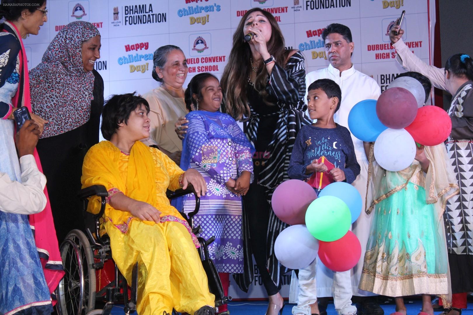 Kanika Kapoor at Bhamla Foundation Host Children's Day Celebration With Physically Disabled Kids on 14th Nov 2017