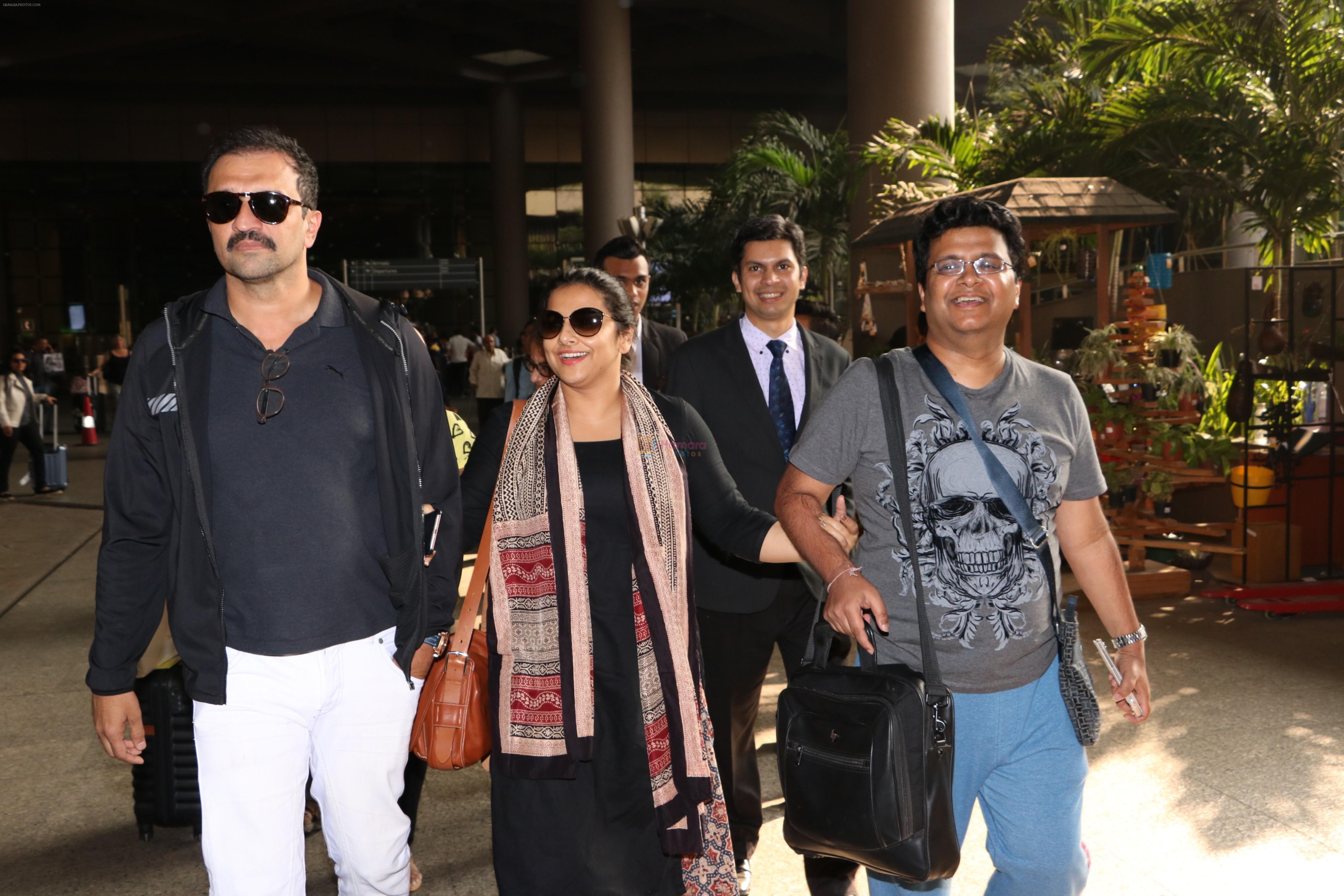 Vidya Balan Spotted At Airport on 18th Nov 2017