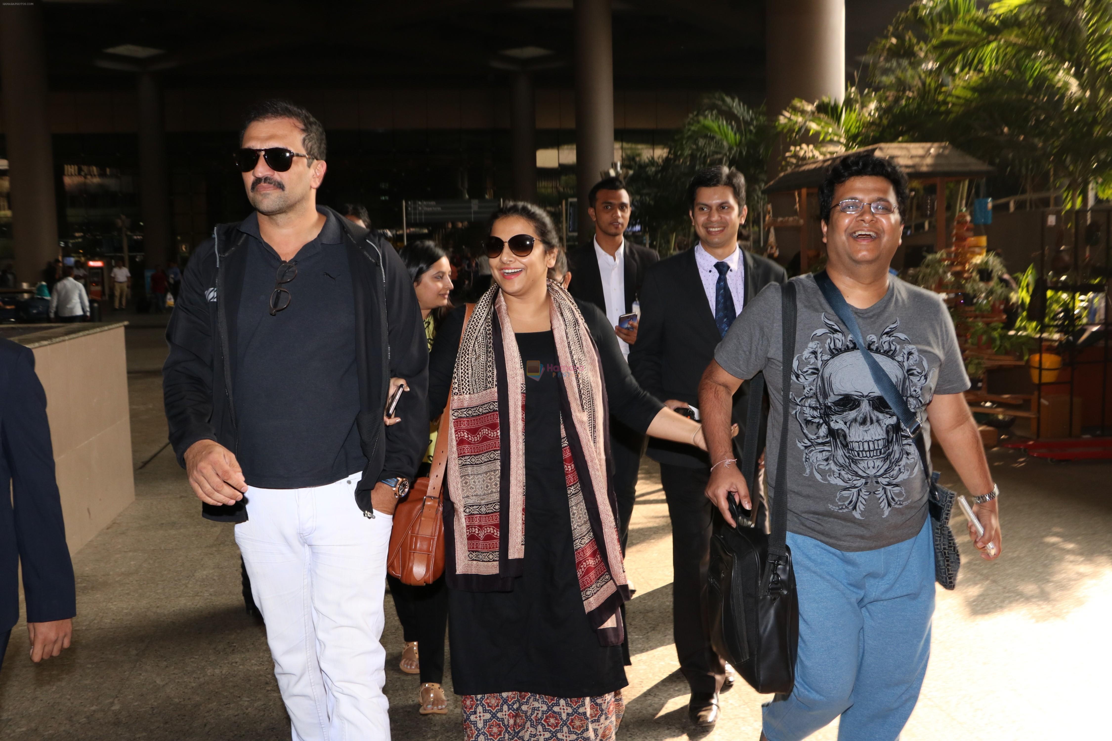 Vidya Balan Spotted At Airport on 18th Nov 2017