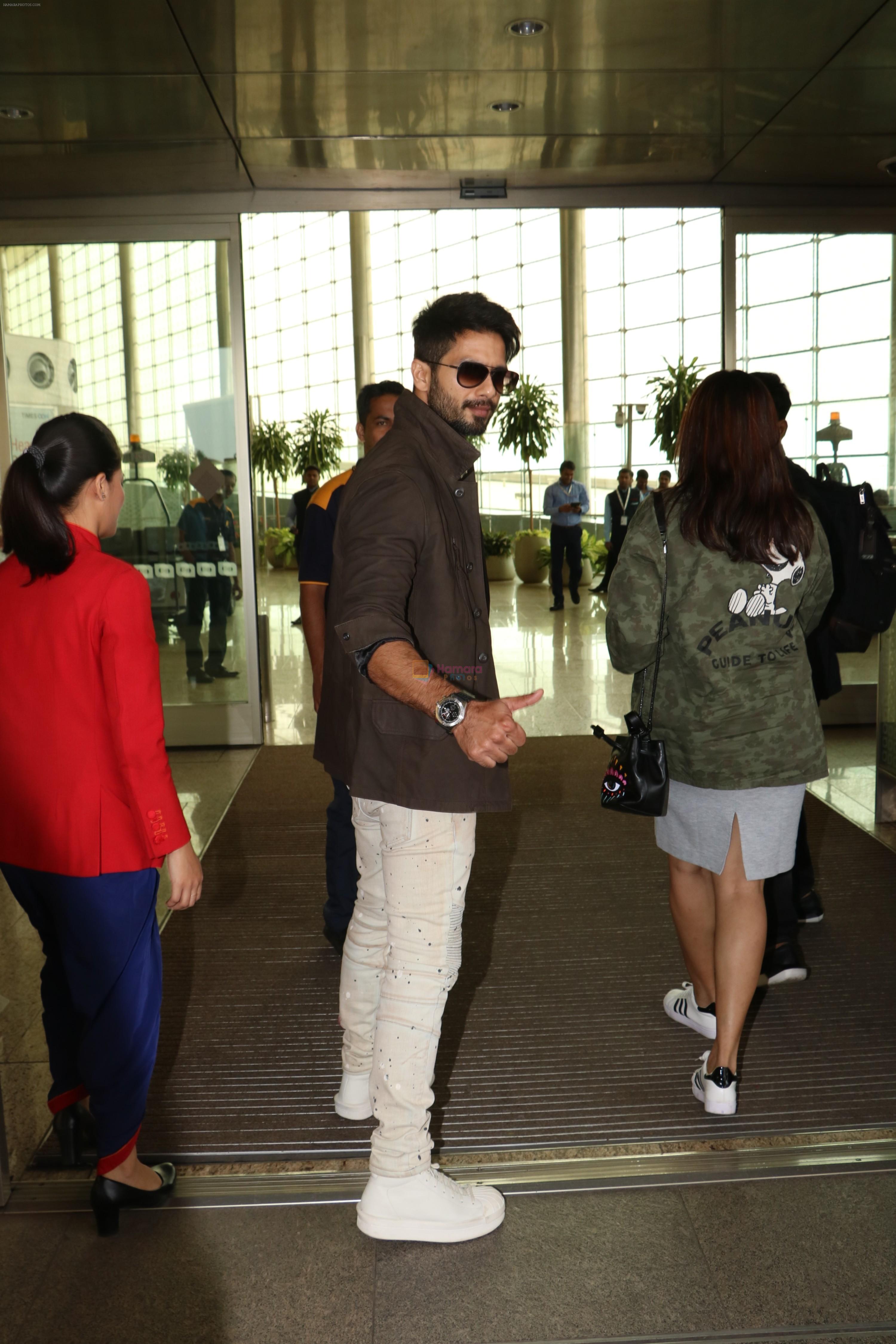 Shahid Kapoor Spotted At Airport on 17th Nov 2017