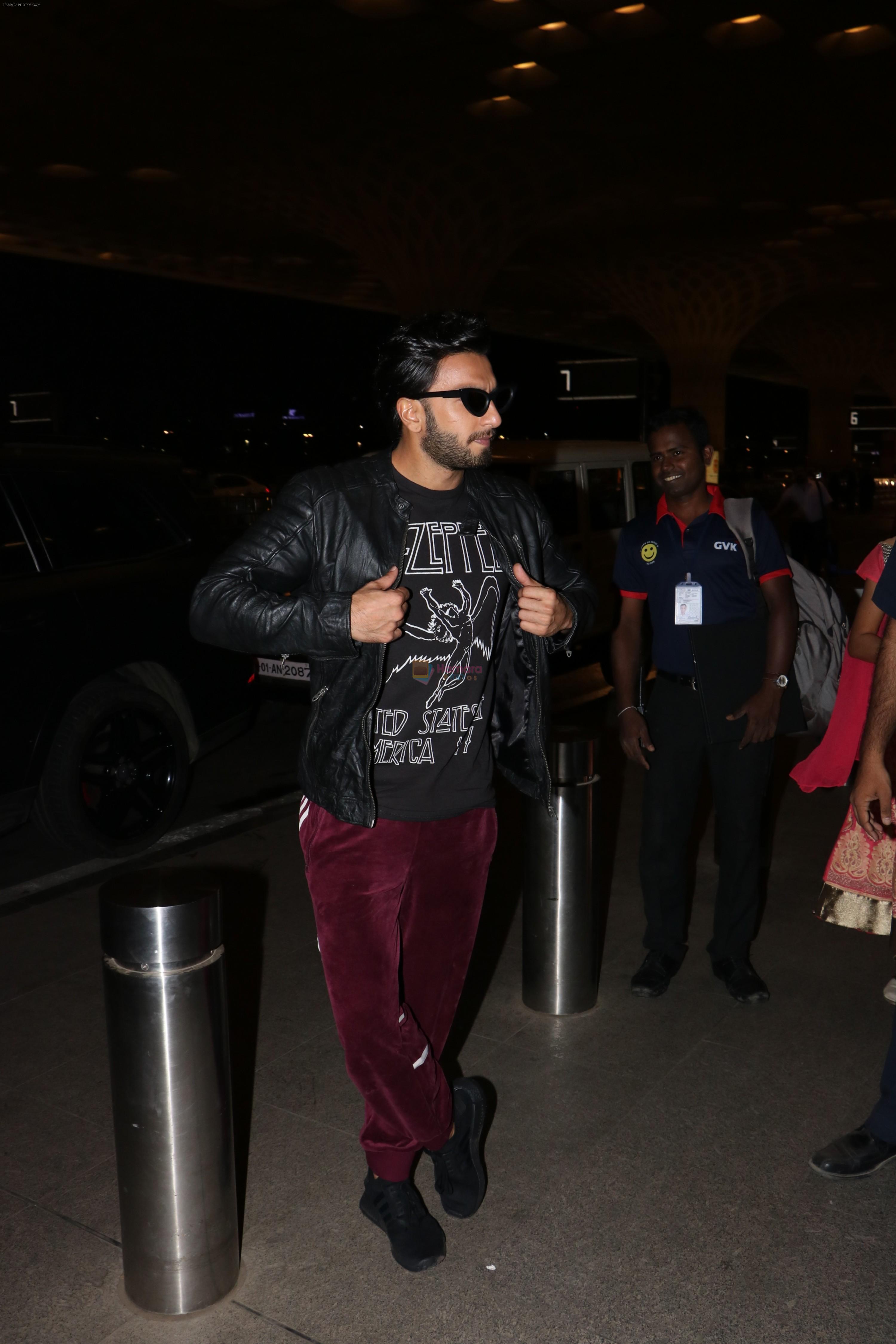 Ranveer Singh Spotted At Airport on 17th Nov 2017