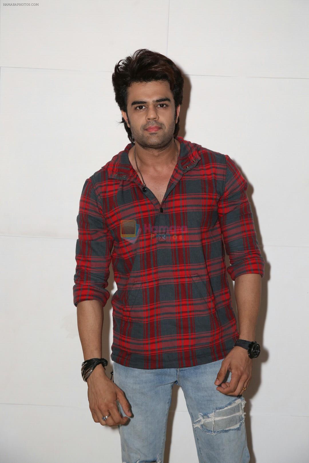 Manish Paul at a party for Ed Sheeran hosted by Farah Khan at her house on 19th Nov 2017