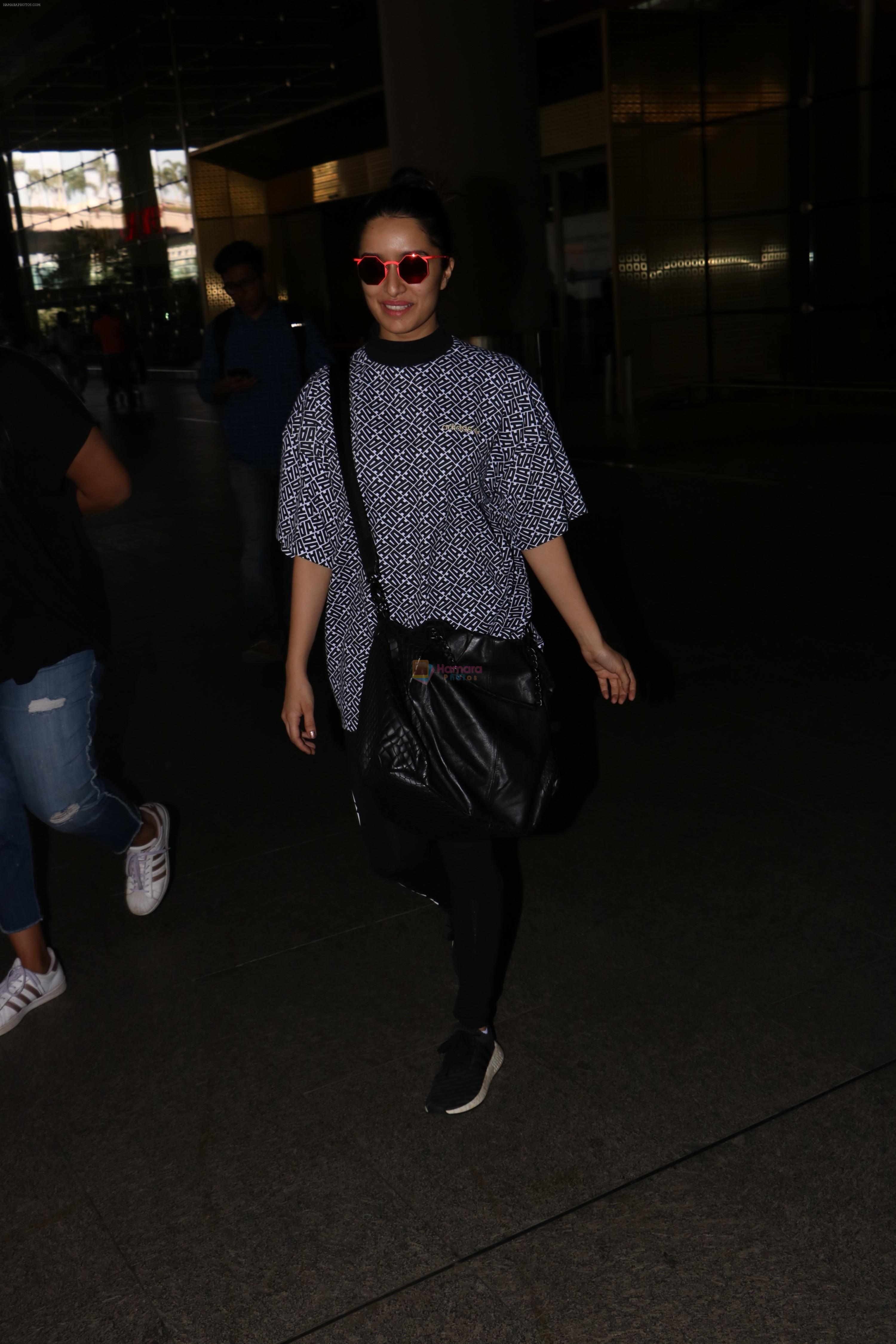 Shraddha Kapoor Spotted At Airport on 22nd Nov 2017