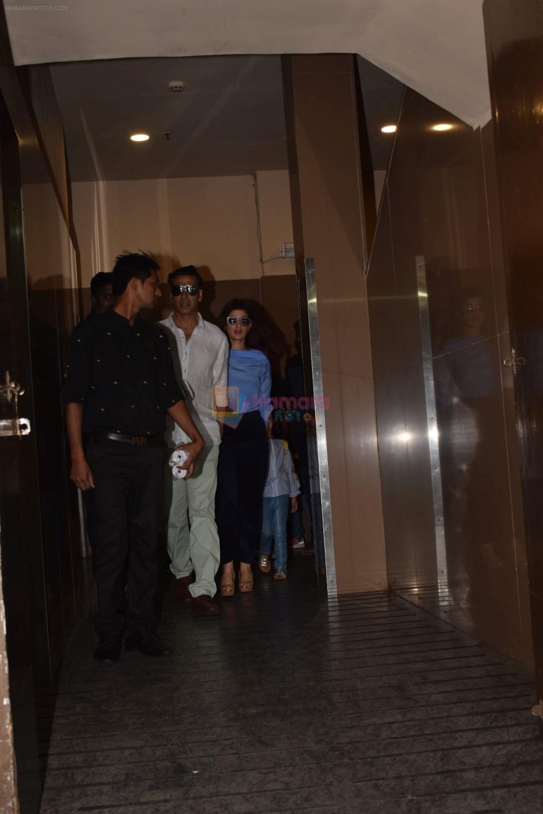 Akshay Kumar, Twinkle Khanna Spotted At Juhu PVR on 26th Nov 2017