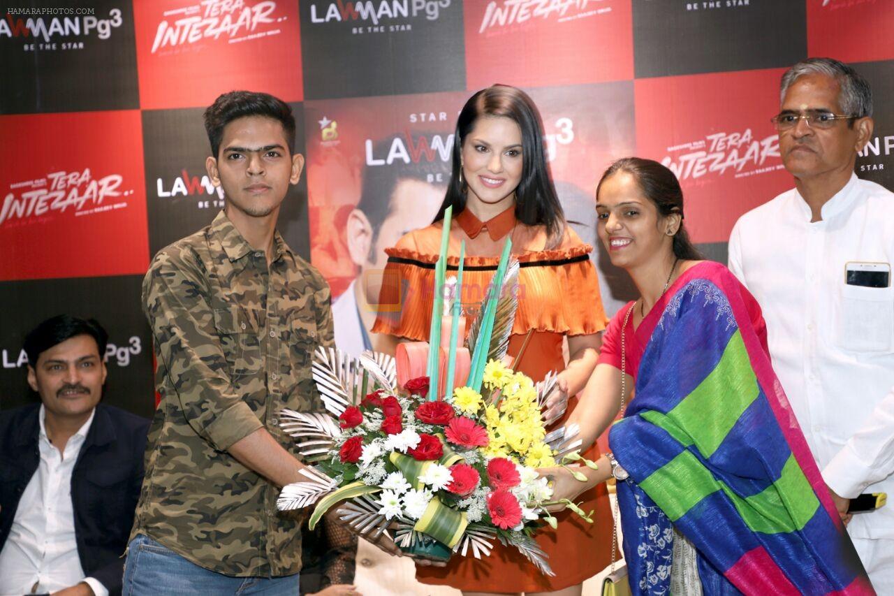 Sunny Leone makes a grand appearance at the K-Lounge store in Borivali on 28th Nov 2017