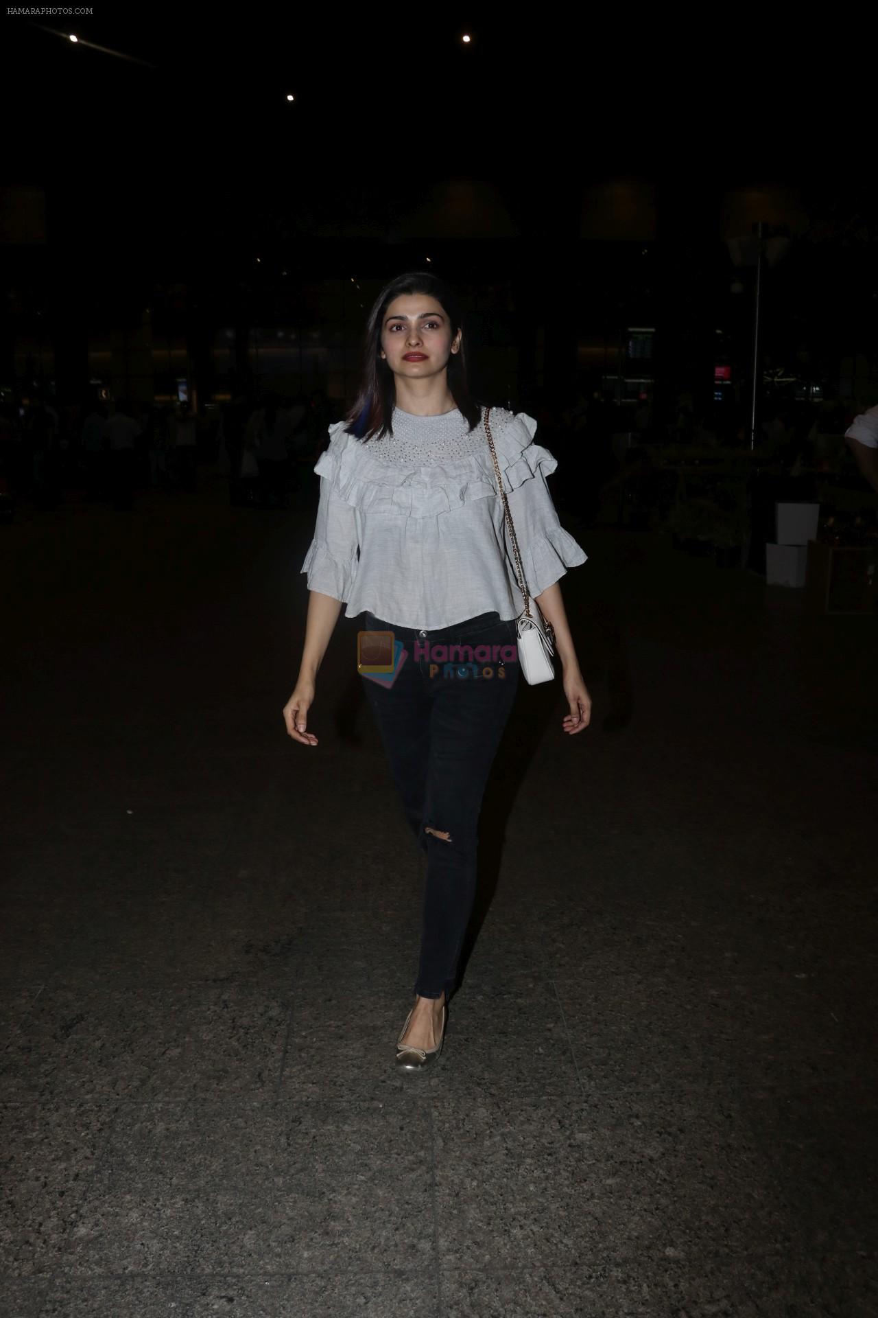 Prachi Desai Spotted At Airport on 1st Dec 2017